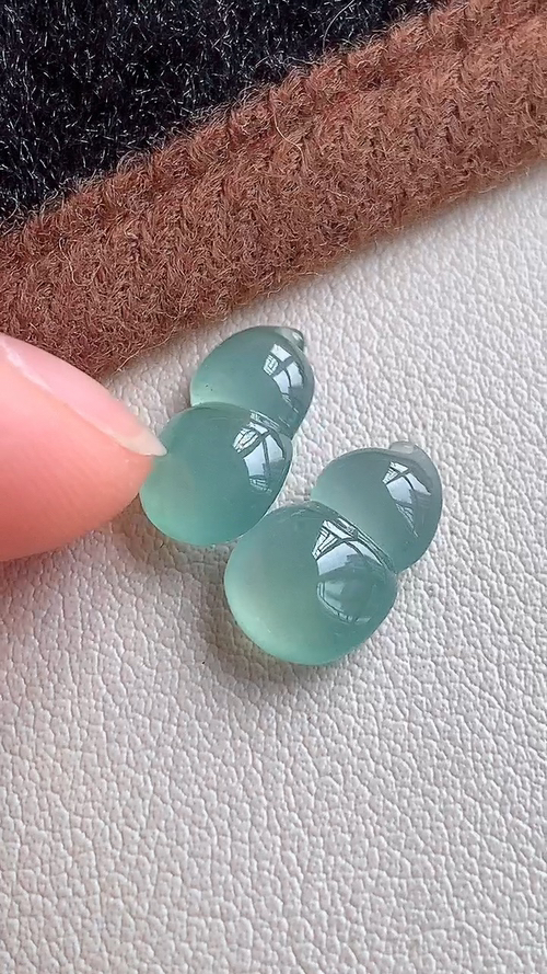 天然翡翠，冰晴葫芦，尺寸12.7/7.5/4.3，xw427