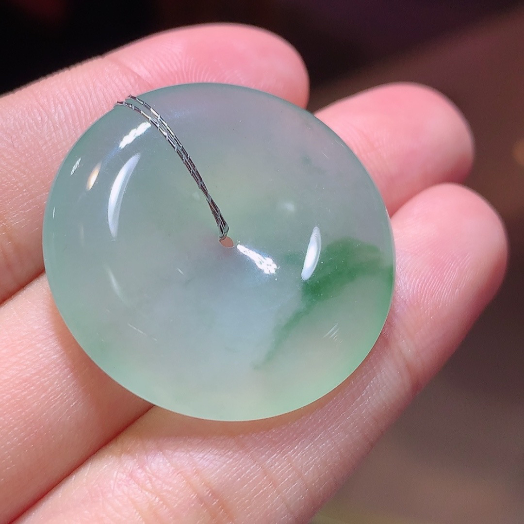 ️️冰飘花平安扣挂件。种老底子细腻，清透，佩戴优雅大气..