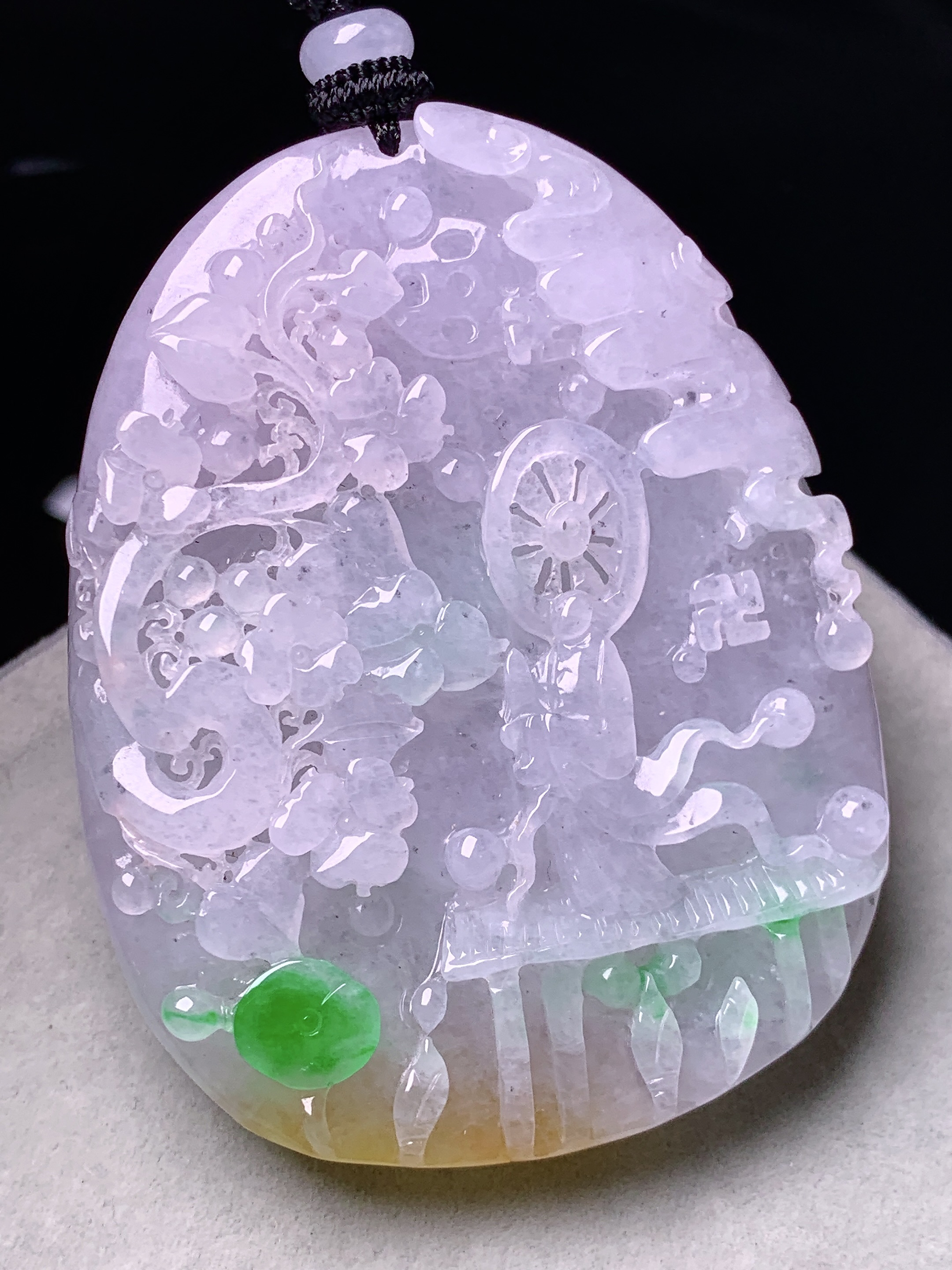 飘绿花开富贵牌吊坠 玉质细腻 色泽艳丽清新 水润亮眼 整体尺寸64*51.3*15.3w1