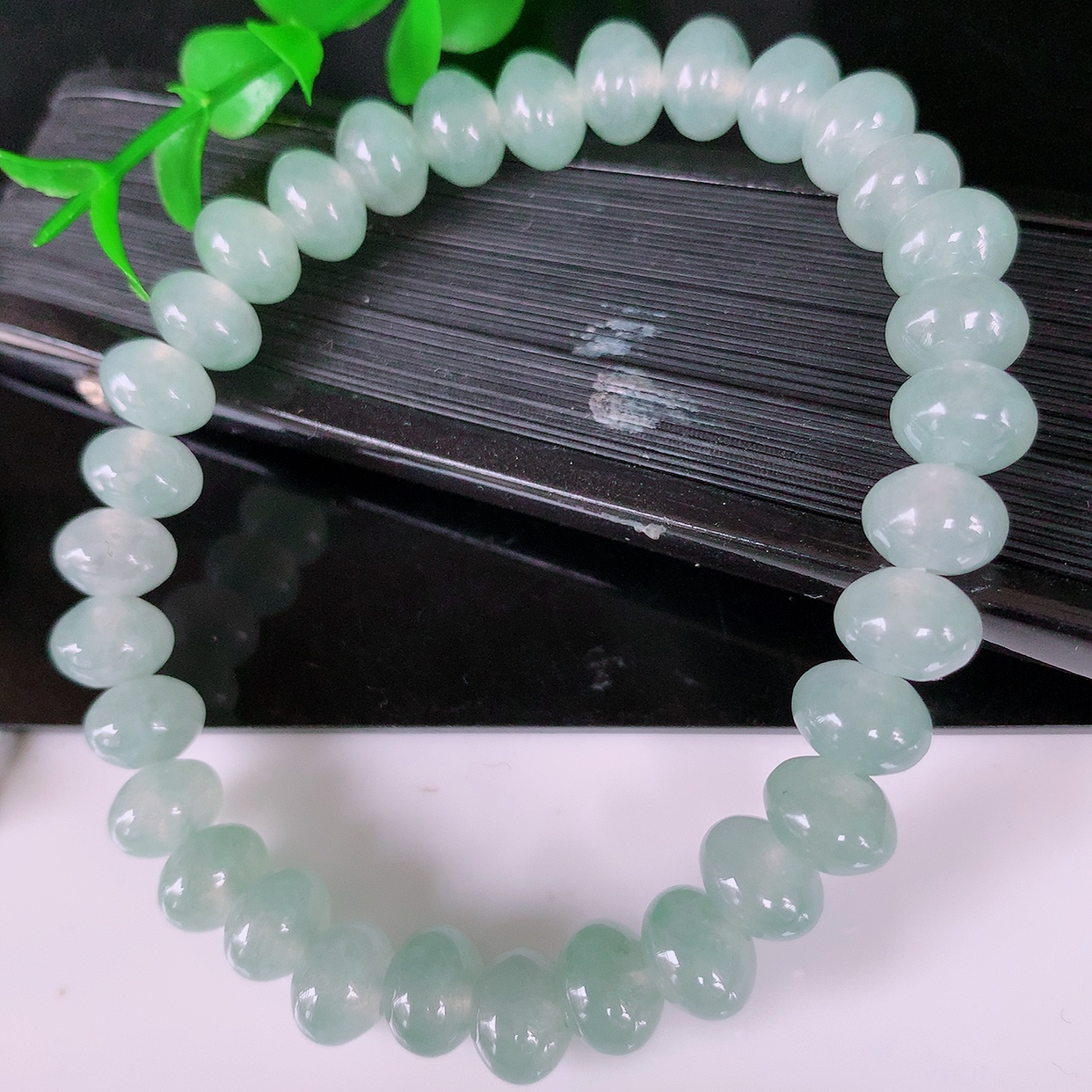 自然光实拍，冰种翡翠平安扣手串手链，种老水足，冰清玉润  颜色漂亮  #082取一尺寸7.8mm
