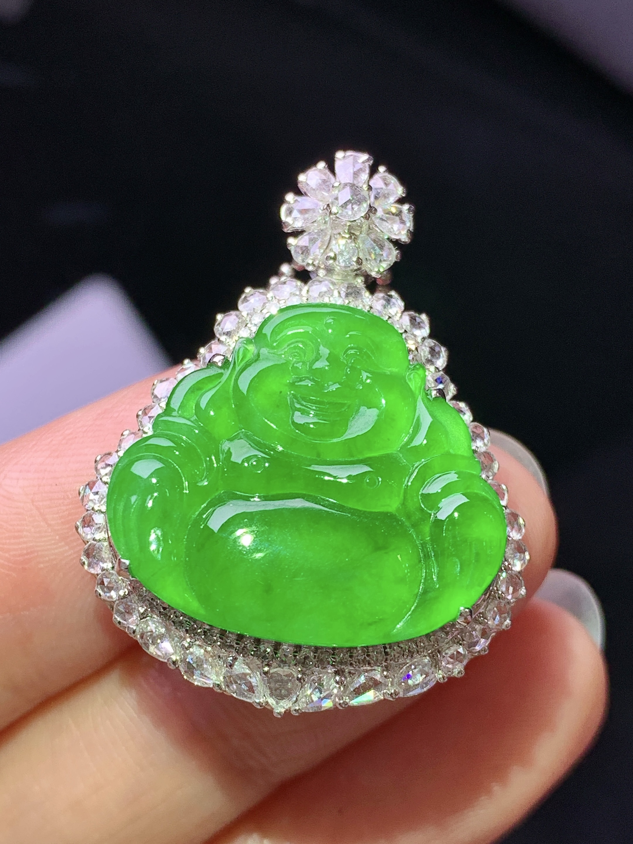 8k金钻镶嵌冰阳绿佛公吊坠 玉质细腻 色泽艳丽清新 水润亮眼 整体尺寸32.6*24.8*11.6h2