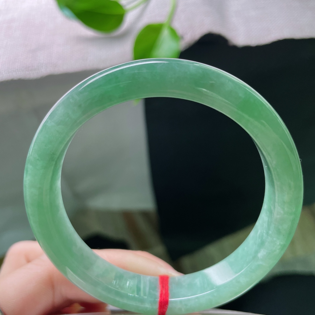 59/11.6/8.2，绿底正圈，水头好，满色青翠，种老，自带氧气感，无裂，ss48762a