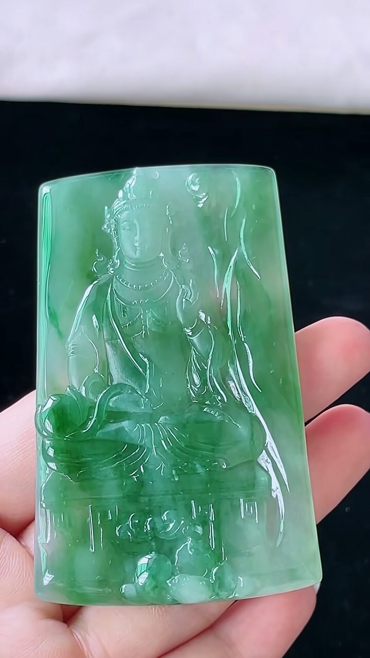 【翡翠名称】老坑种冰飘花观音牌吊坠挂件
【翡翠尺寸】71.8/45.5/5mm
【翡翠描述】宝贝种老