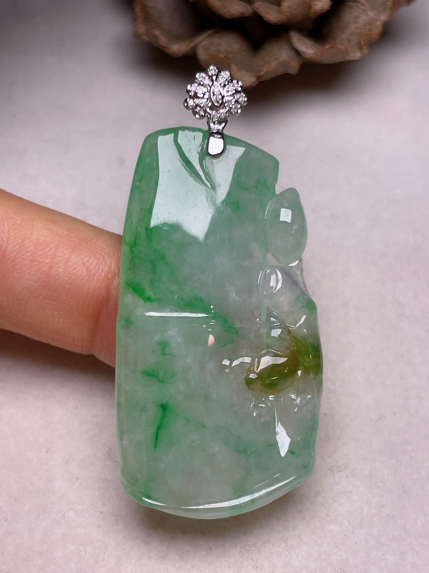 ️ 18k金镶节节高升，冰糯种俏色，无裂，一手货源裸石尺寸43.3/23.5/5.2整体长50