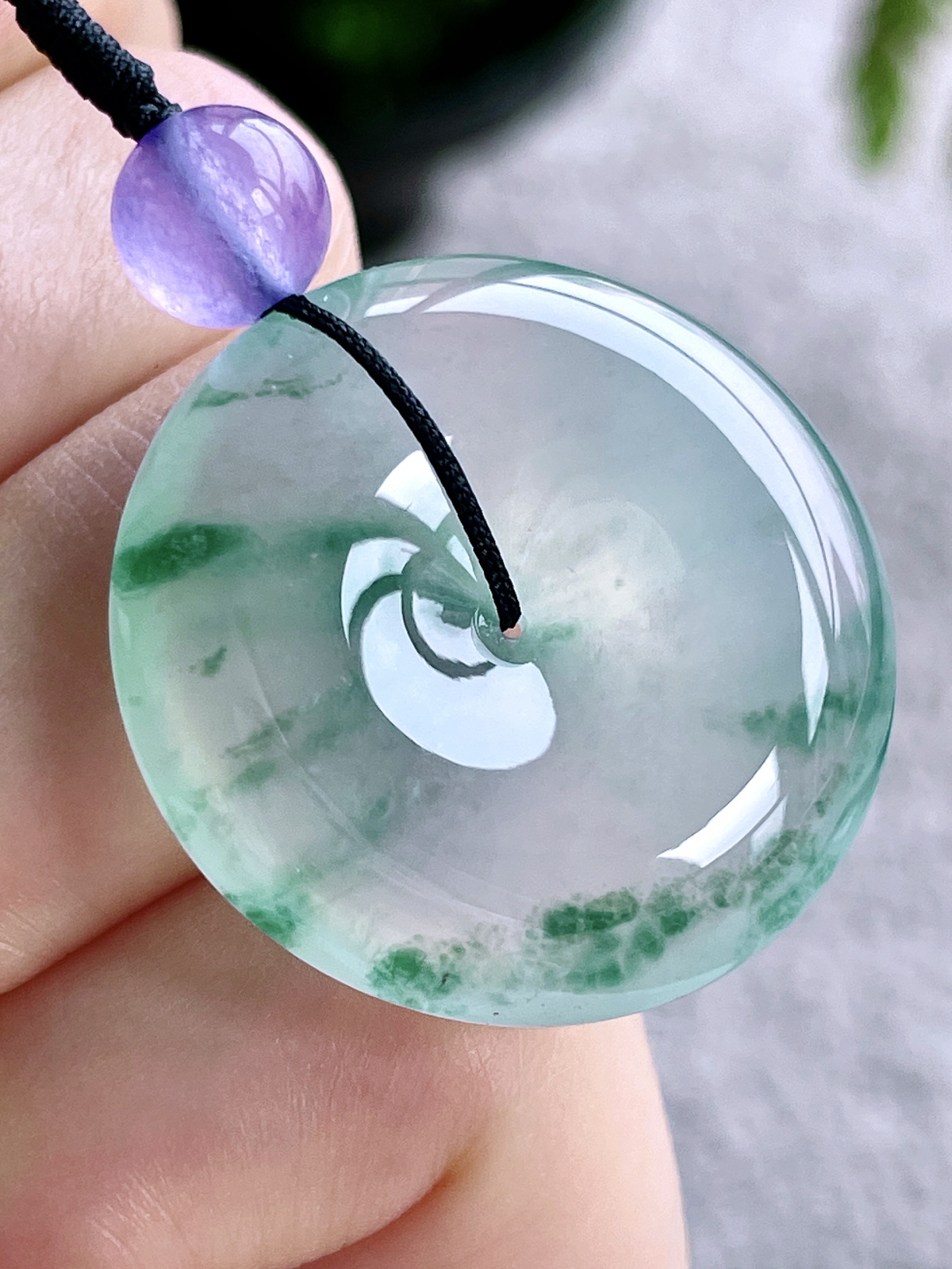 【裸石】高冰飘花平安扣吊坠
【说明】缅料 性价比高  
【尺寸】30-7.2..