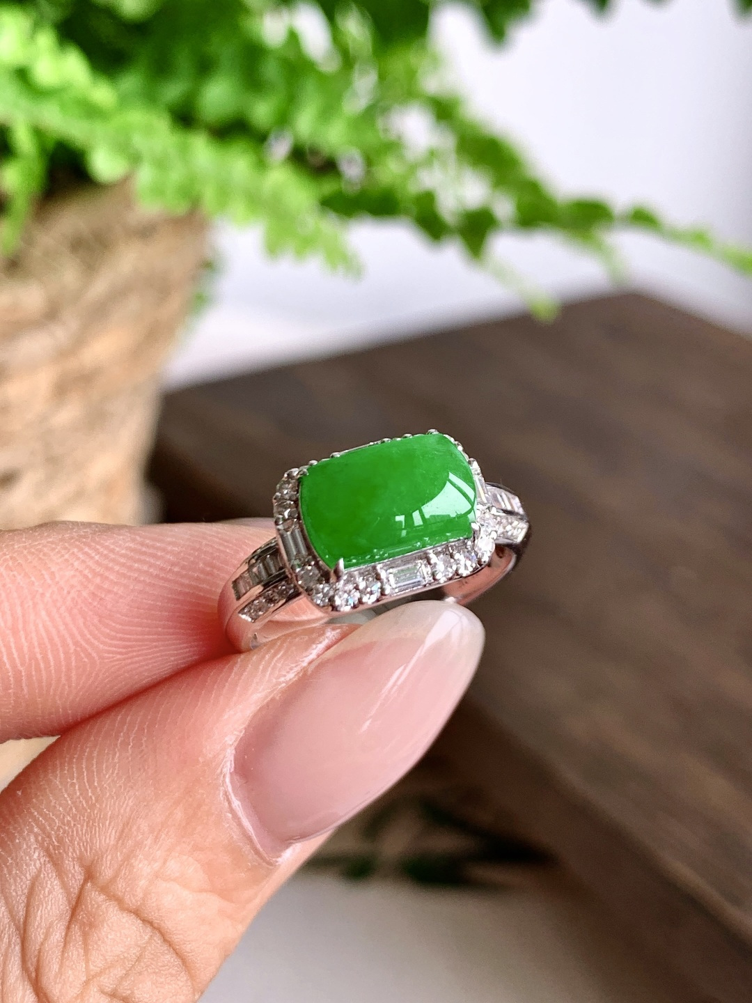 ️冰阳绿马鞍戒指，18k金镶嵌，性比高，12.2-9-8，9.5-6.7-3，14号，3.5克