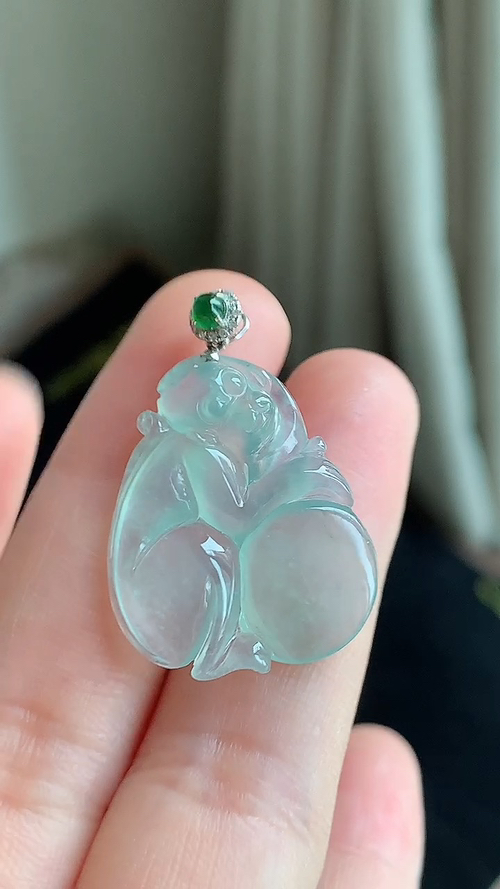 天然翡翠，冰透猴子，18k金，尺寸25.8/21.3/4.7，az426