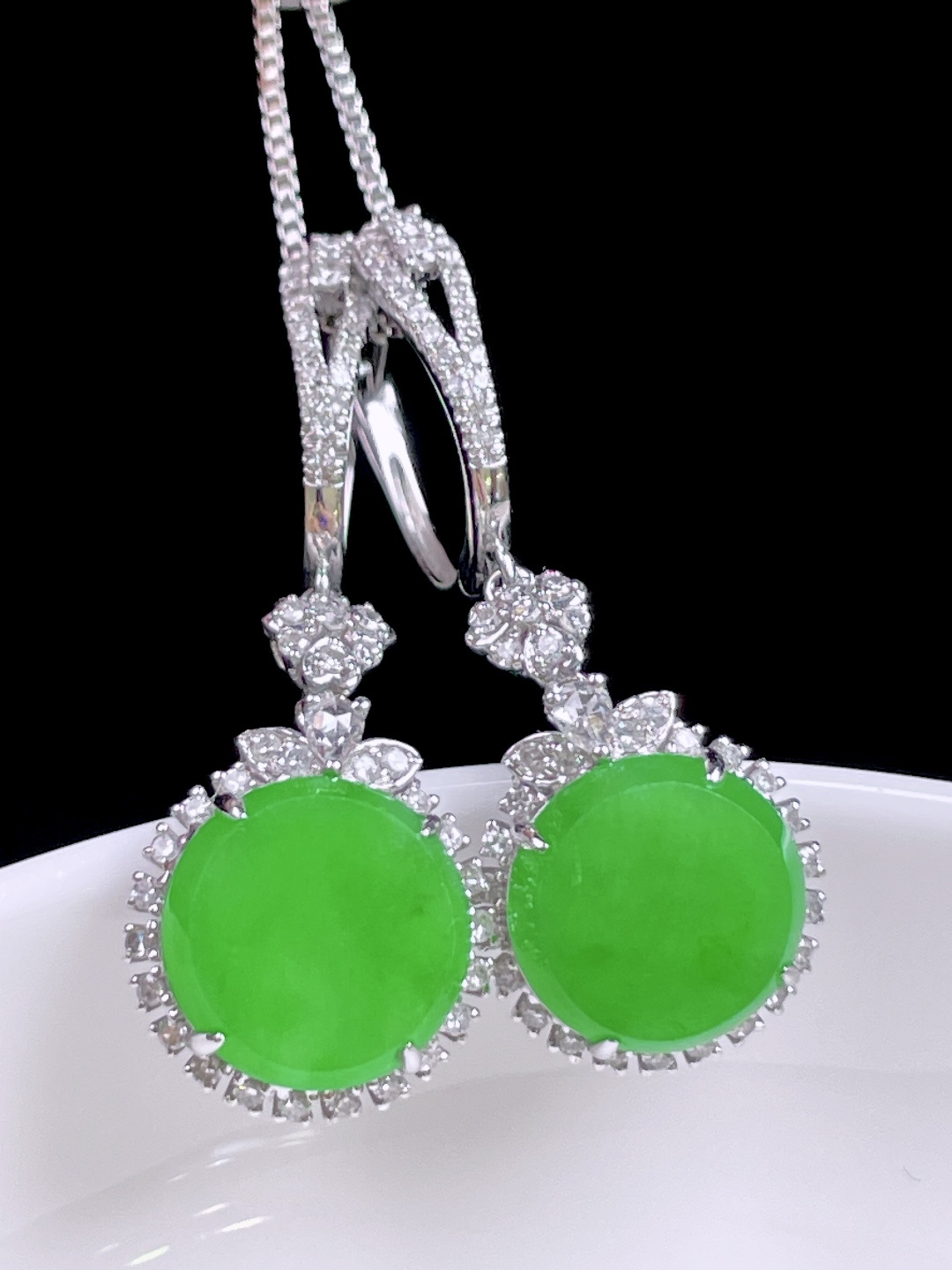 ️ 冰阳绿耳坠，色泽浓郁，种老水润，18k金镶嵌：32.4/12.2/5.3，裸石：9.9