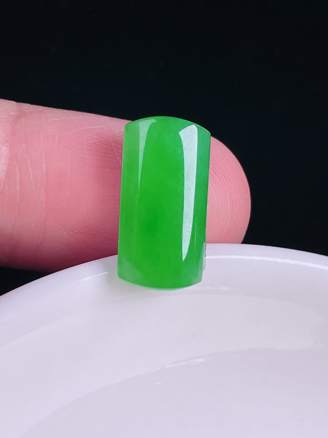 ️冰绿马鞍戒面，老种起光，细底通透，尺寸：17.6/8.9/3.8mm0427