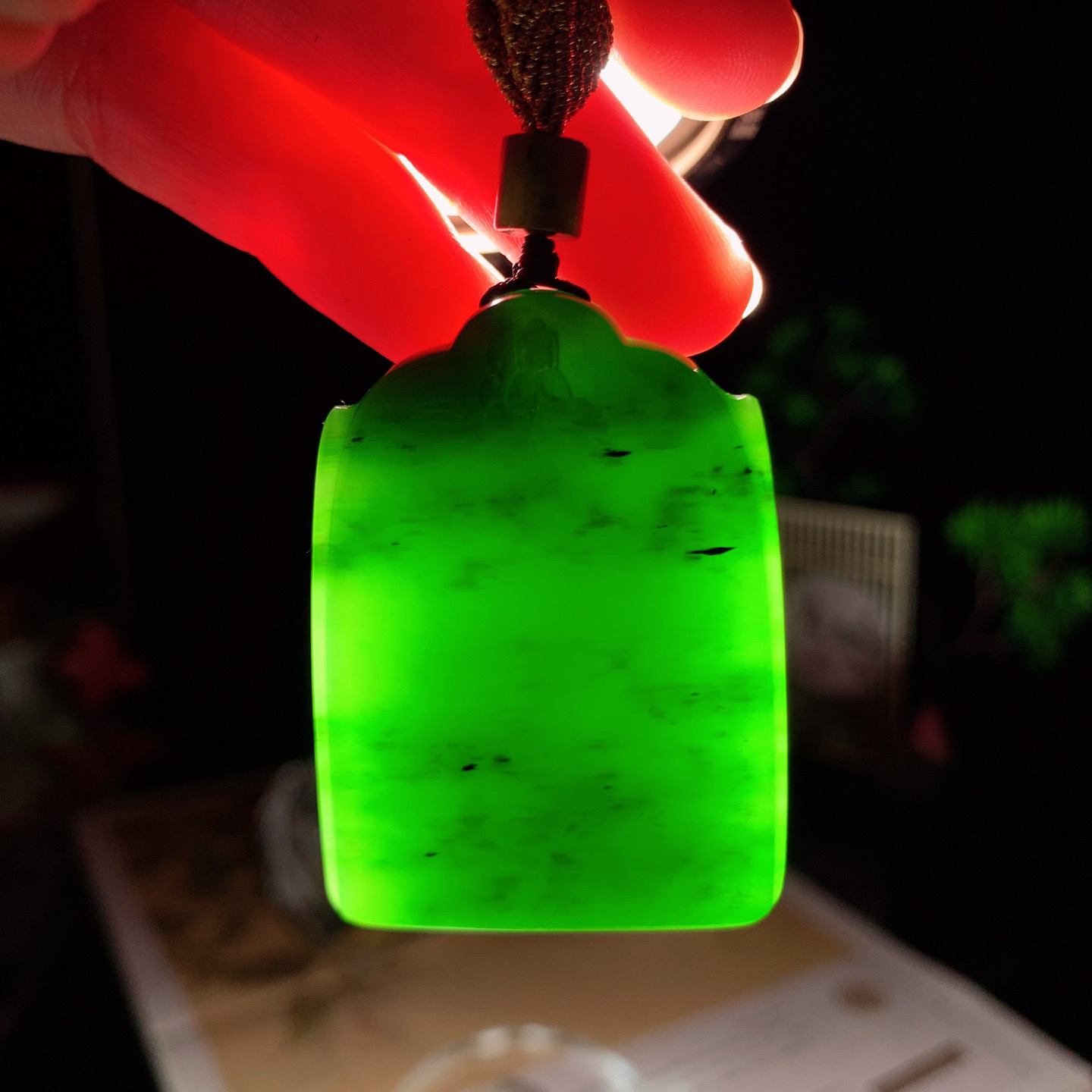 和田玉阳绿俄罗斯碧玉平安无事牌挂件 尺寸45/33/9重33.5克，玉质细腻油润 底色纯净 脂粉好，品质好！lt260427