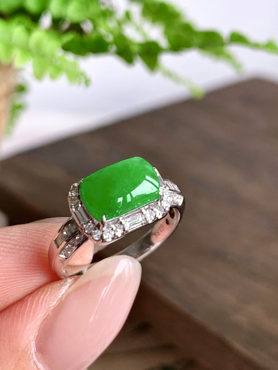 ️冰阳绿马鞍戒指，18k金镶嵌，性比高，12.2-9-8，9.5-6.7-3，14号，3.5克