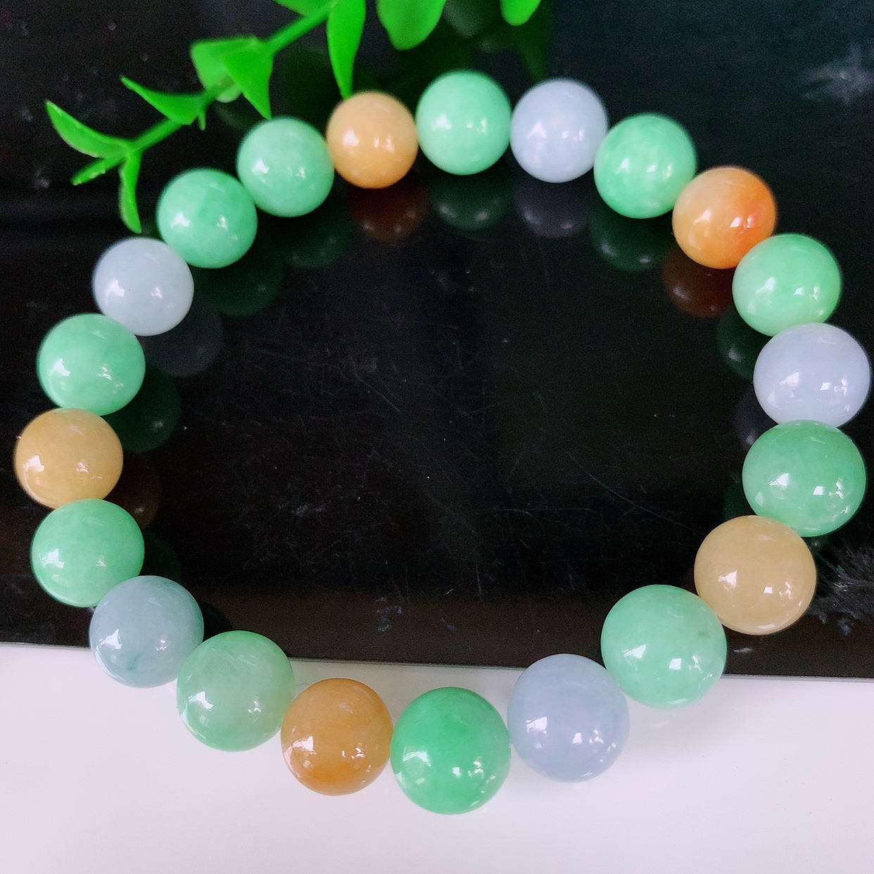 自然光实拍，特色冰润多宝翡翠手链，多彩翡翠手串，颜色丰富，料子细腻，高档大气，自戴送礼佳品！#088