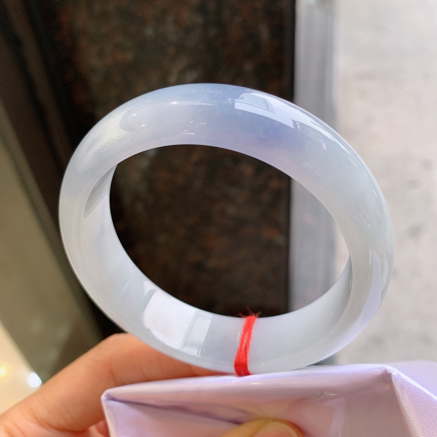 正圈蓝紫，无裂，尺寸：57.8/15.5/10，细腻