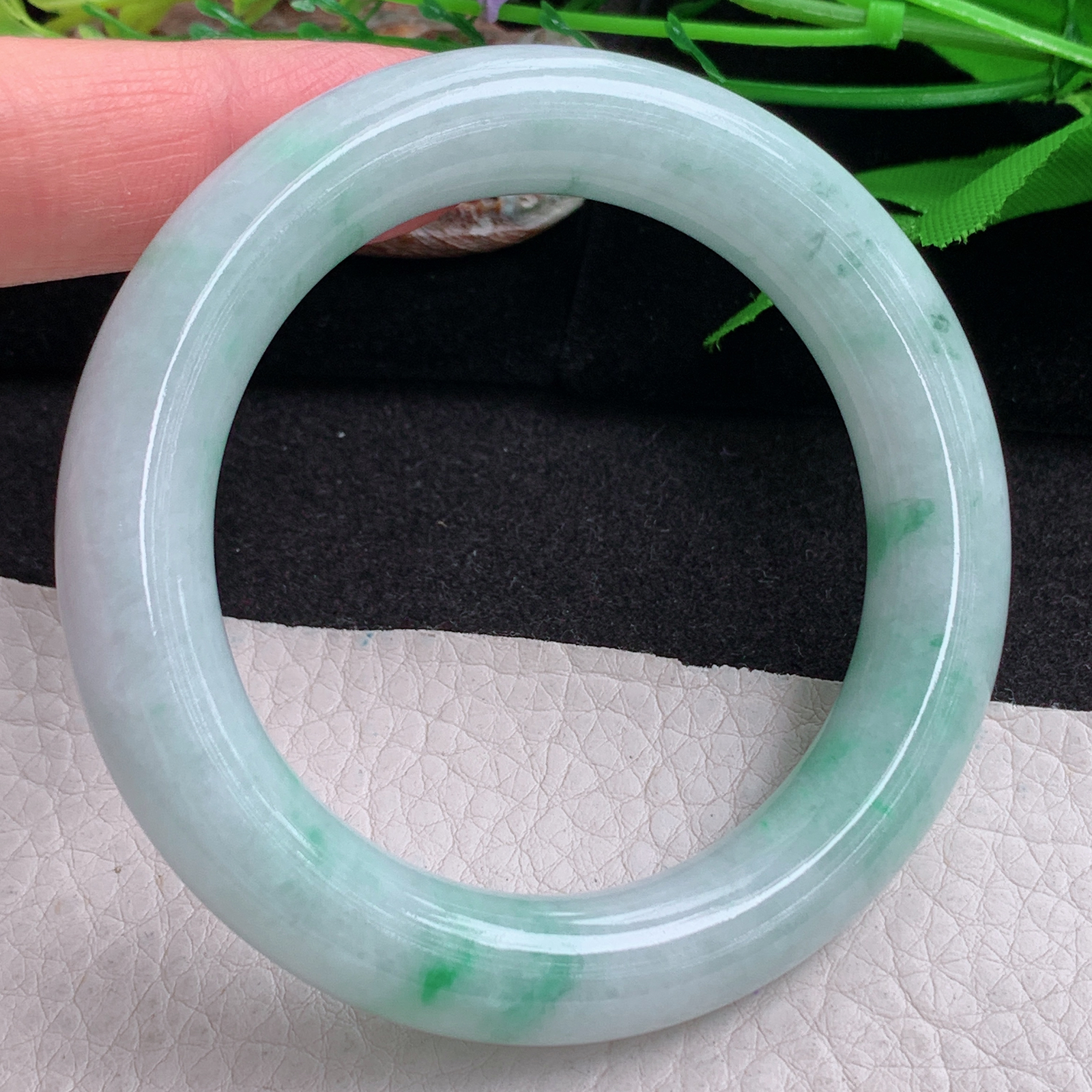 ee实拍53*11.3*11美人镯 缅甸翡翠a货手镯飘花女款圆条玉镯子