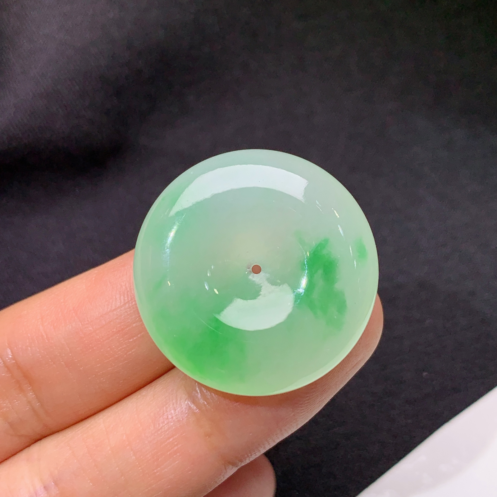 冰飘绿平安扣，冰润色阳，玉质细腻，种水足，Jj 尺寸26.3*7