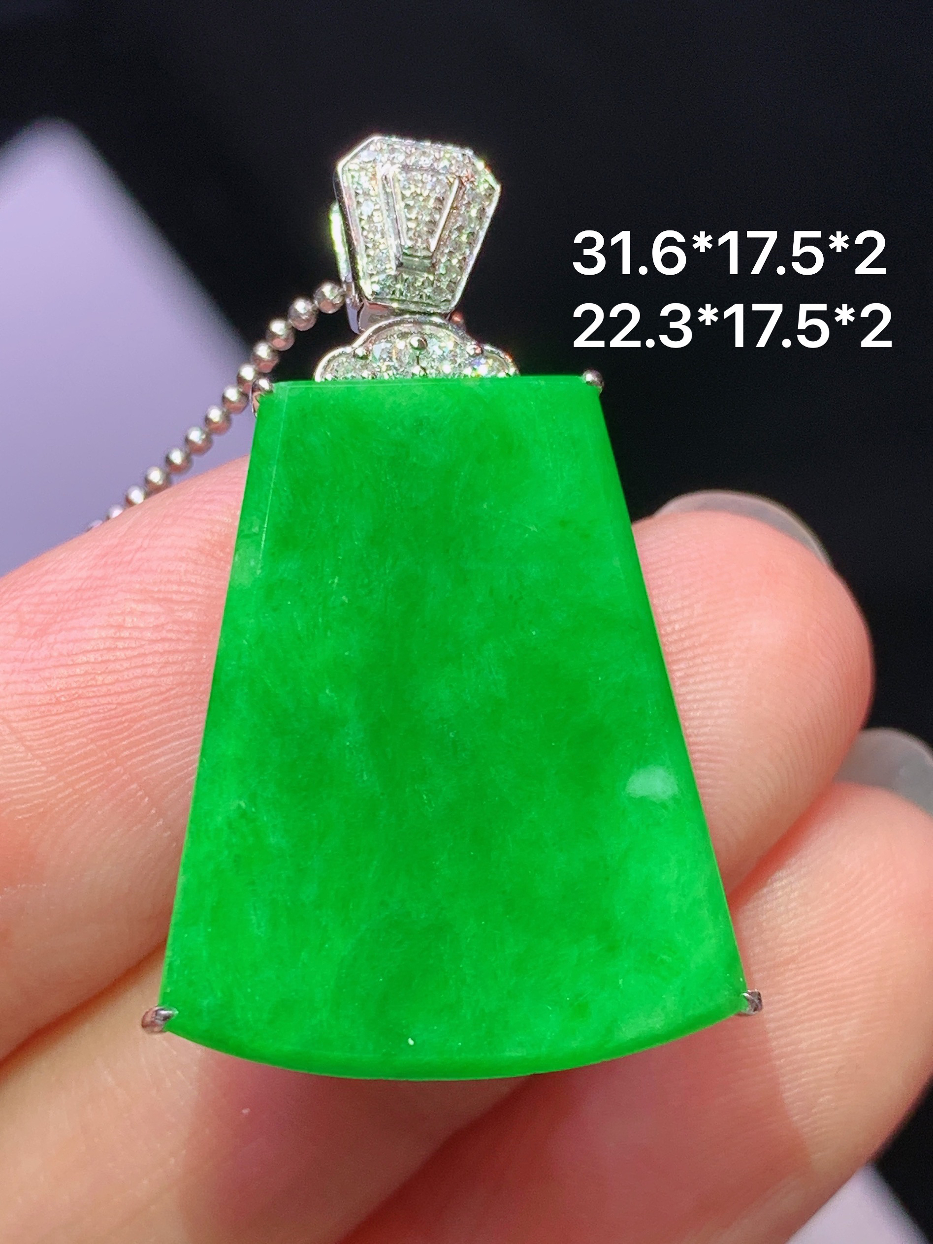 8k金钻镶嵌满绿树叶吊坠 玉质细腻 色泽艳丽清新 水润亮眼 整体尺寸31.6*17.5*6j2