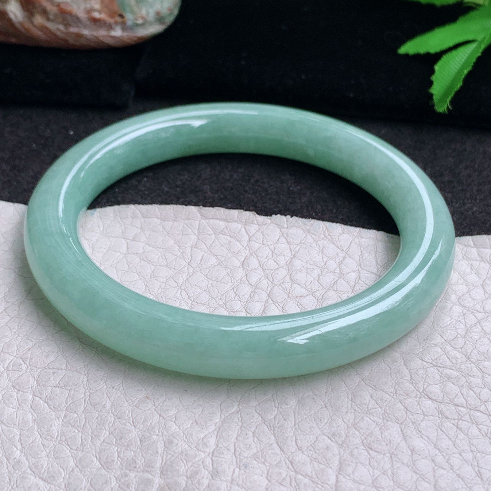 n小圈口52*8.8美人镯 缅甸翡翠a货手镯甜绿秀气圆条叮当镯