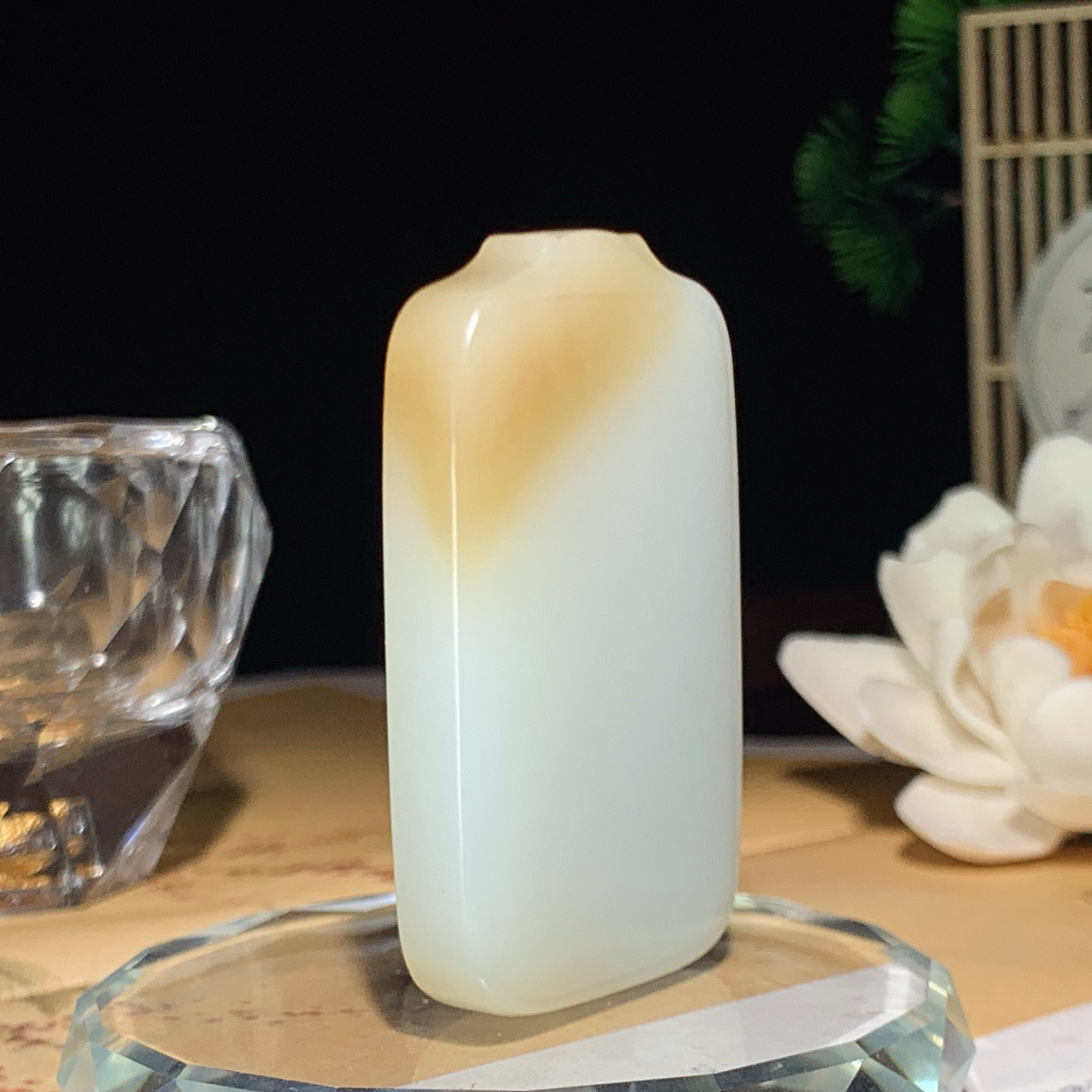 新疆和田玉且末糖平安无事牌子挂件。尺寸55/33/9重45.5克 玉质细腻油润。手推出油。佩戴高端典雅。lt251227