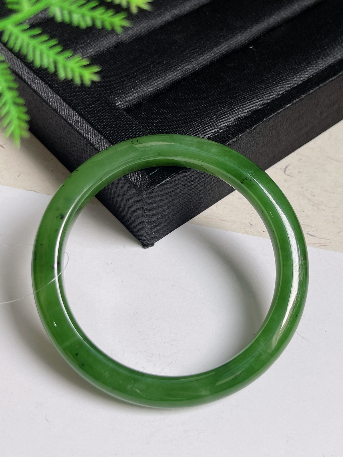 正圈56.8圈口，和田玉碧玉手镯