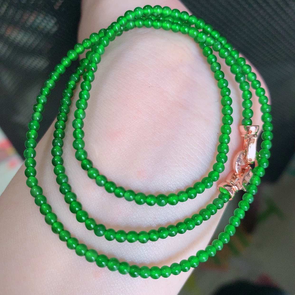 自然光实拍，冰种满绿翡翠圆珠项链，绿色翡翠珠链，种老水足，冰清玉润  颜色漂亮  #001.1取一尺寸2.6mm