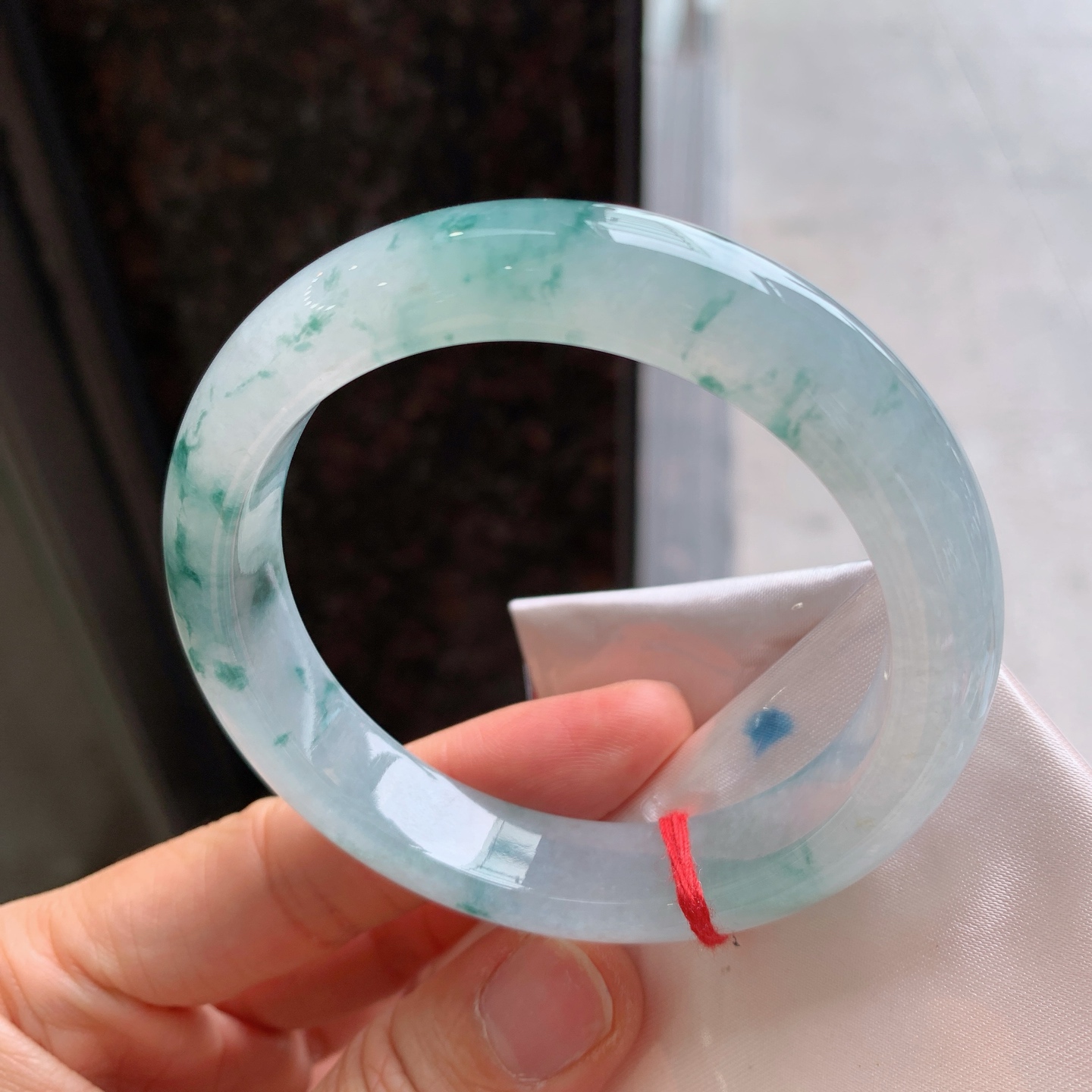 正圈冰种飘花，有纹，尺寸：58/12.6/8.9，冰润