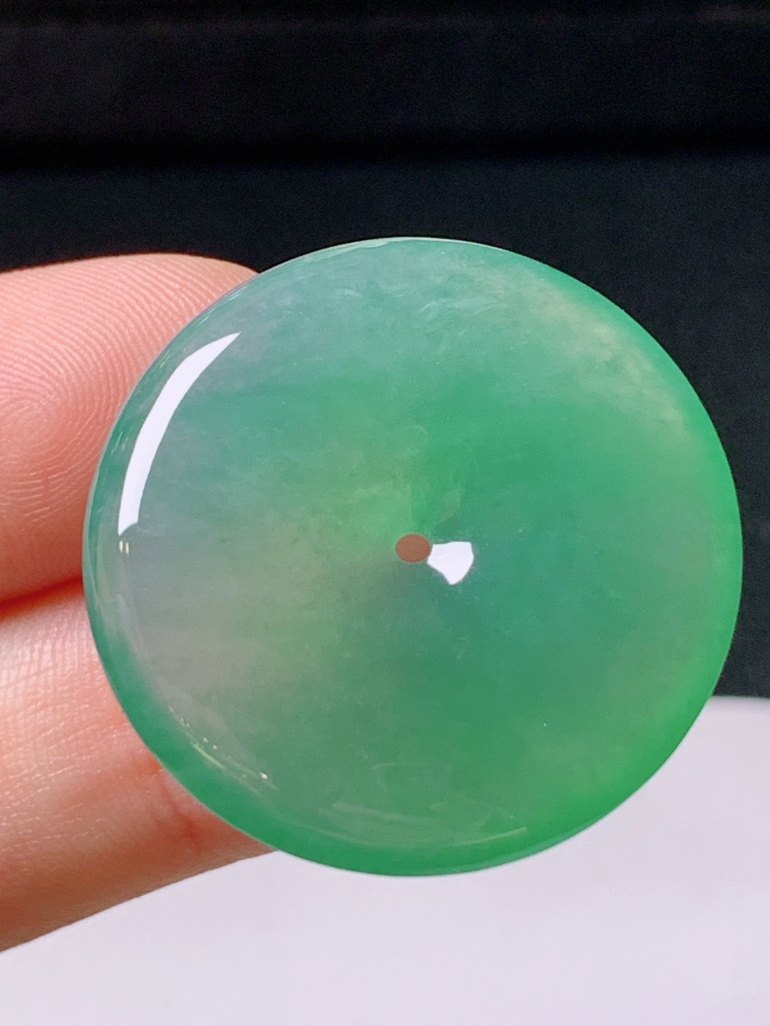 冰阳绿平安扣，无裂色阳水润，裸石28.3-5.5