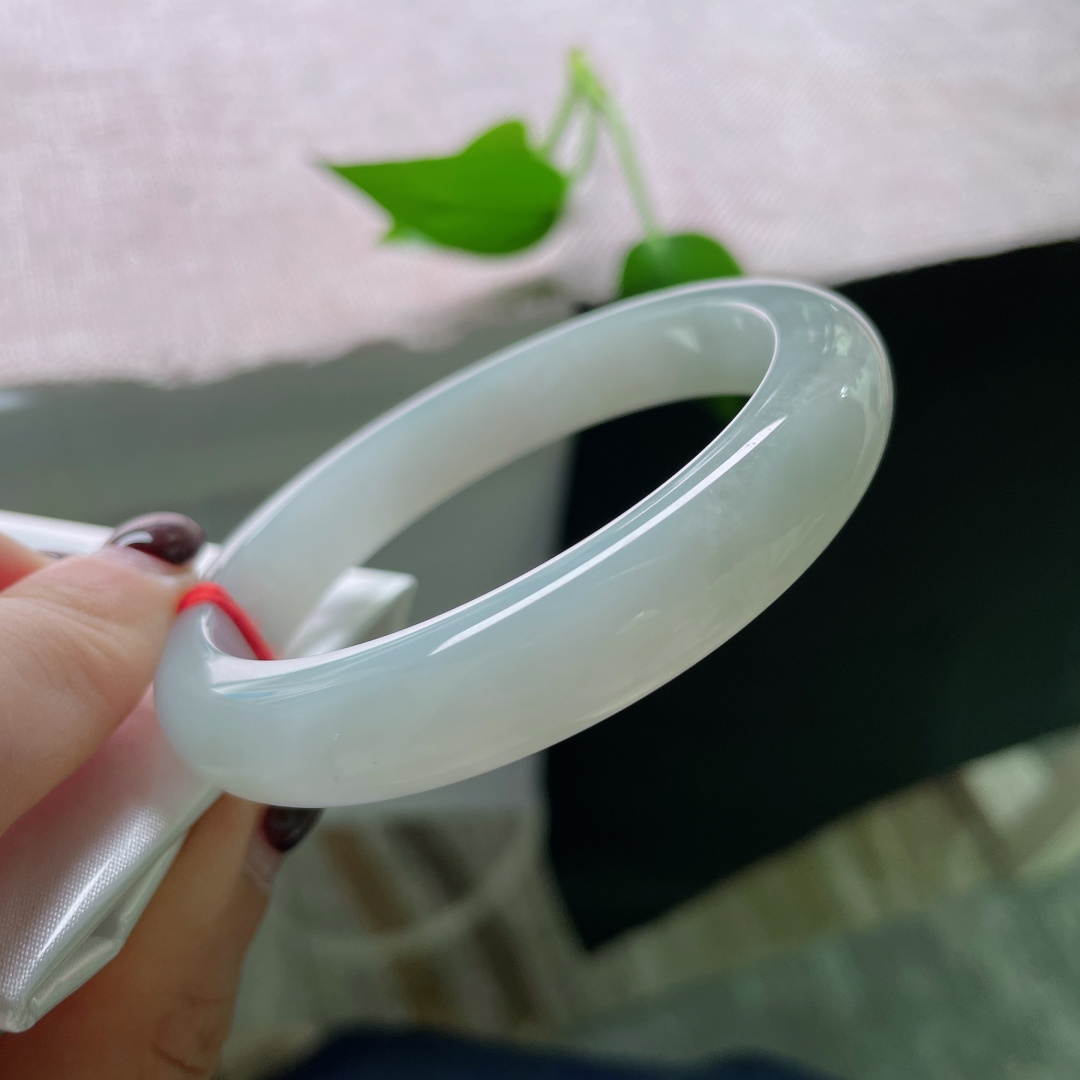 56.1/11.2/7.9，淡绿底正圈，水润，质地温润细腻，干净，清爽自然，皮纹，ss51575a