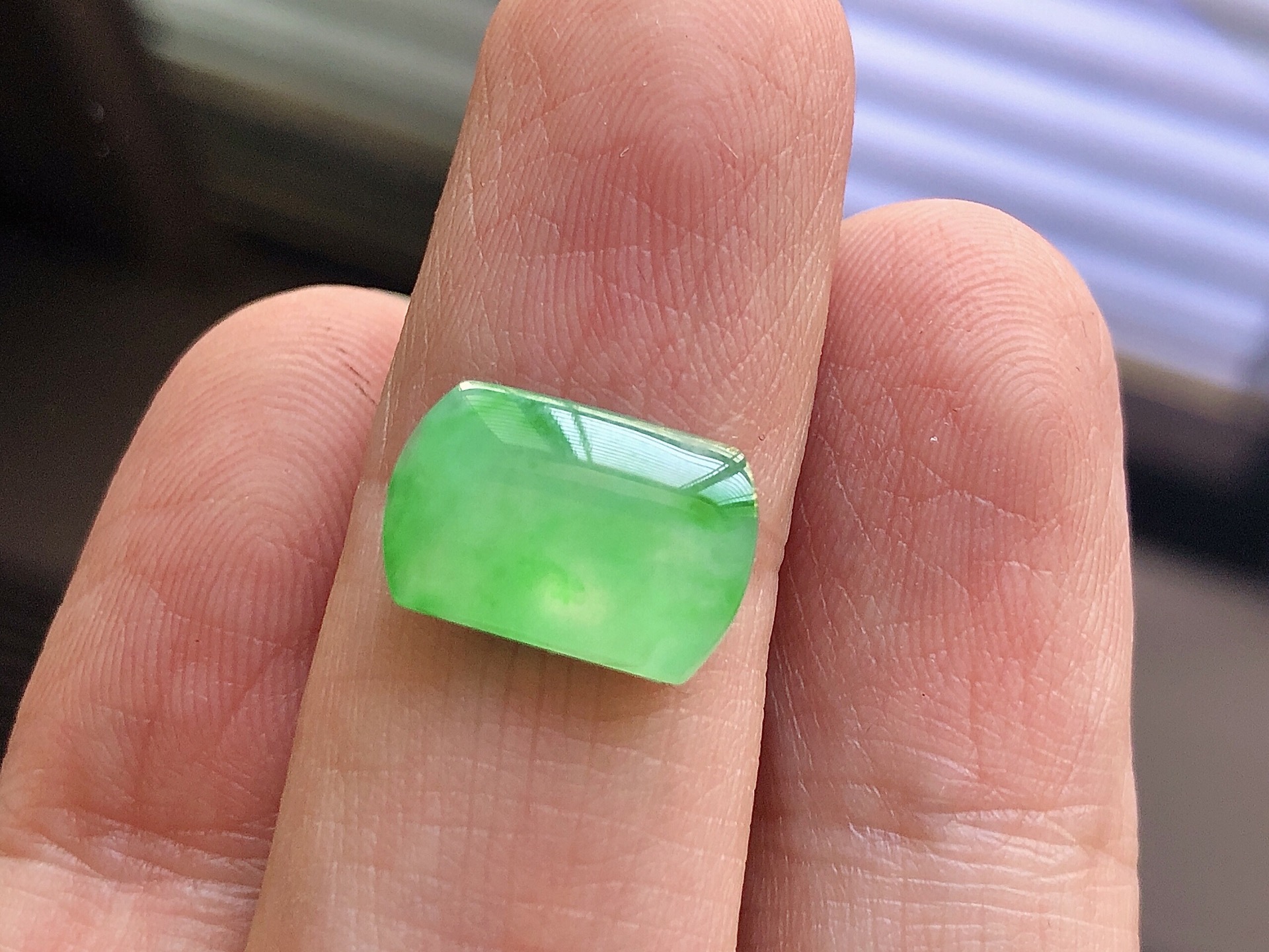 ️ 冰种阳绿马鞍，色泽艳阳，通透水润，玉质细腻，夺目迷人，镶嵌效果，品相，无裂，尺寸13/8.5/3.5，超值