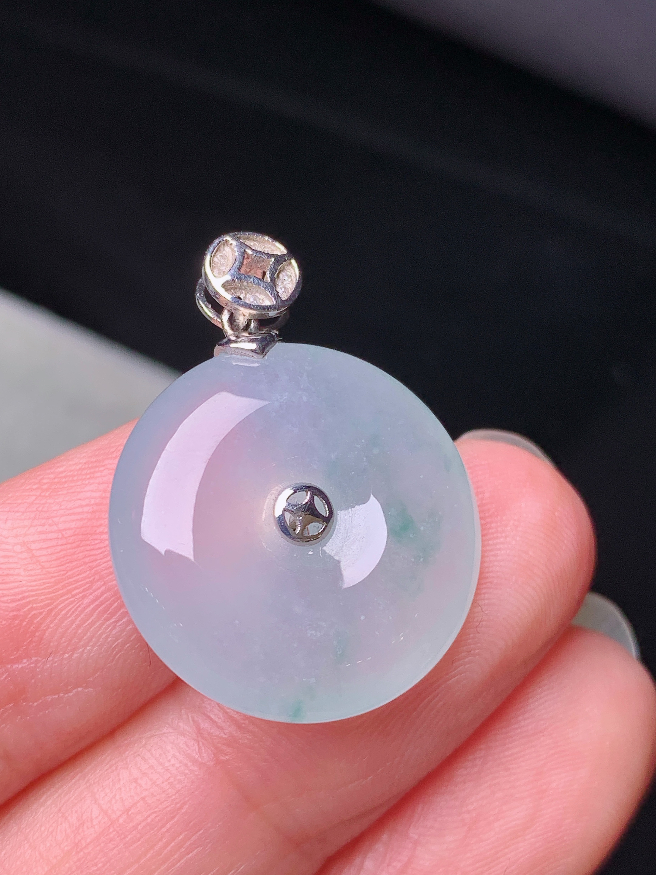 8k金镶嵌冰种平安扣吊坠 玉质细腻 色泽艳丽清新 水润亮眼 整体尺寸26*19.5*6.3m1