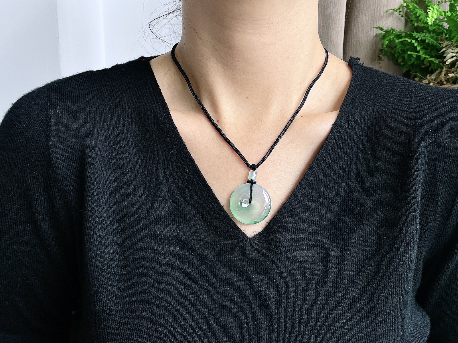 【裸石】高冰飘花平安扣吊坠
【说明】缅料 性价比高 冰润通透
【尺寸】30.3-5.8..