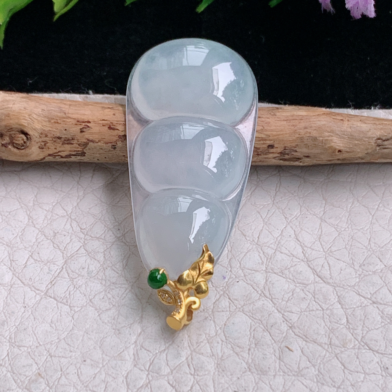 axm实拍40.6*17.3*4.8缅甸翡翠冰纯饱满平安豆 四季豆玉吊坠 玉挂件