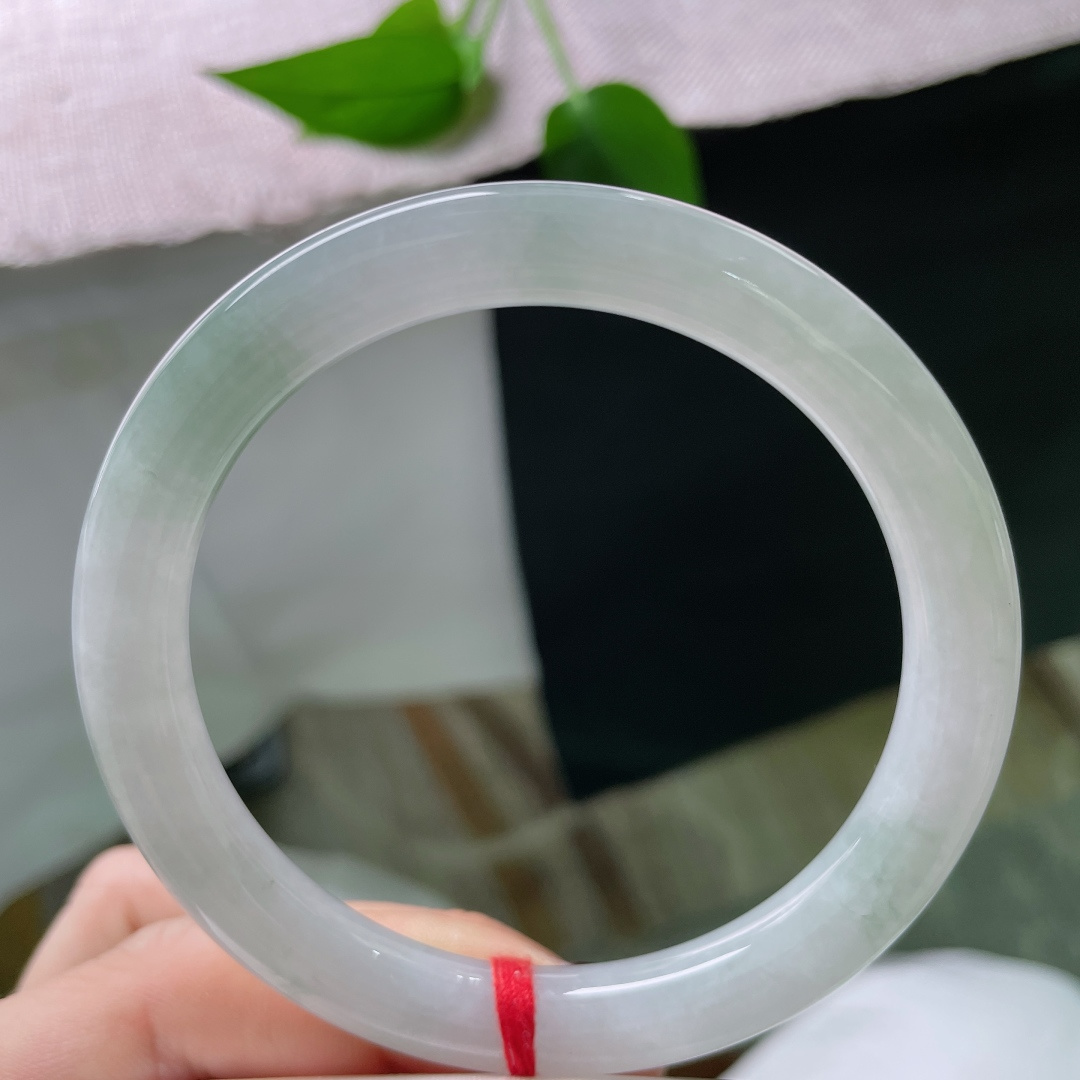 60//9，浅绿底圆条，大圈口，水润细腻，佩戴温柔又优雅，皮纹，ss50358a