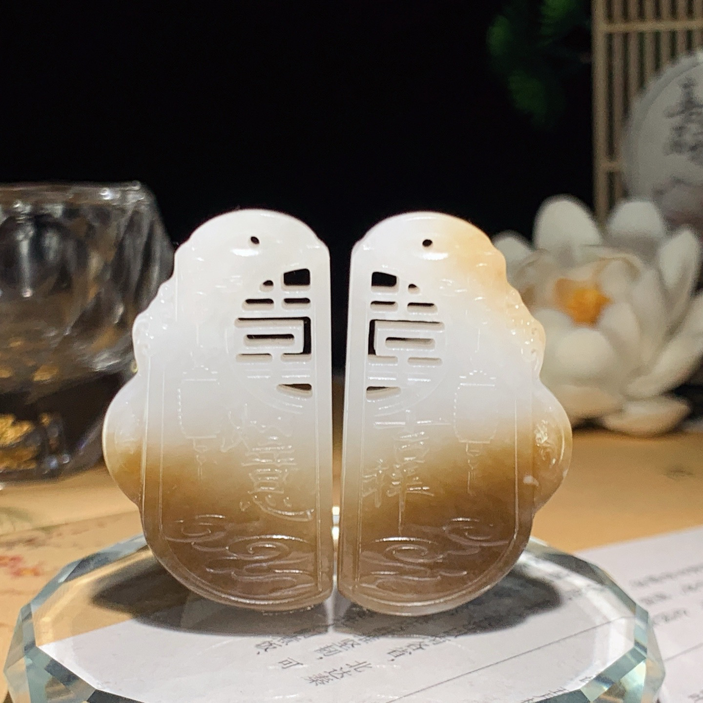 新疆和田玉且末糖仿古龙凤对挂件。尺寸41/23/6重24.5克 玉质细腻油润。手推出油。佩戴高端典雅。lt251227