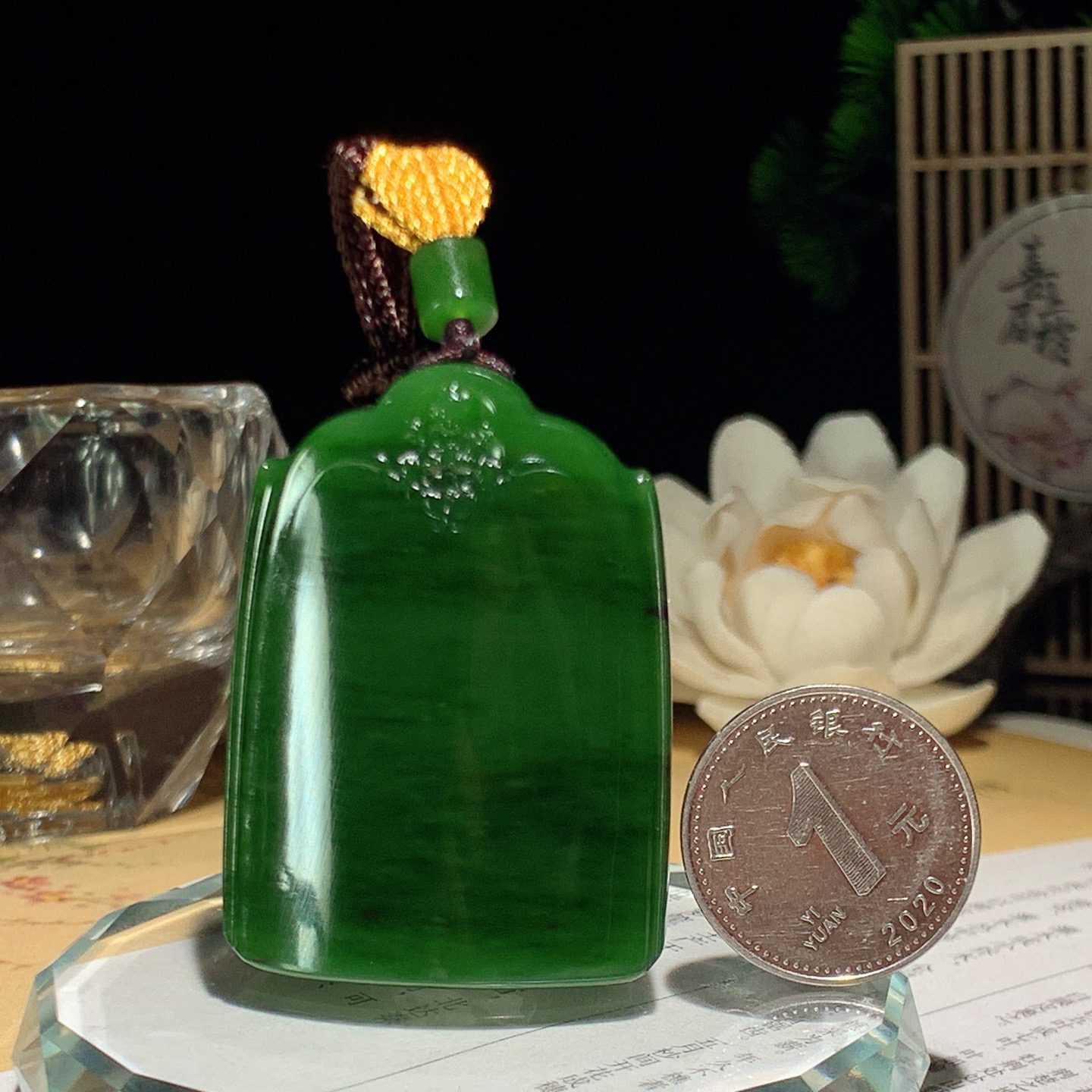 和田玉阳绿俄罗斯碧玉平安无事牌挂件 尺寸45/33/9重33.5克，玉质细腻油润 底色纯净 脂粉好，品质好！lt260427