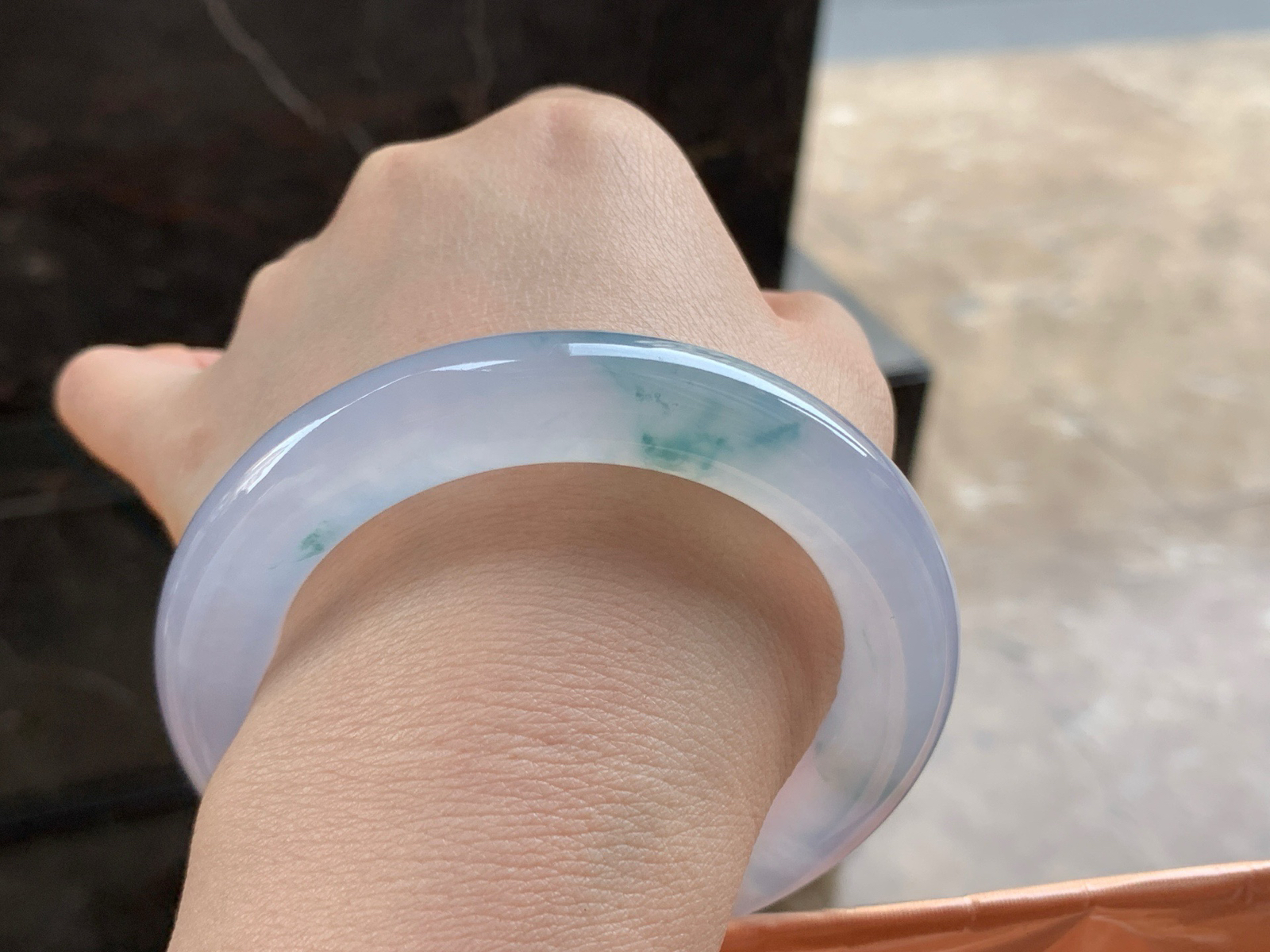 57-12

冰蓝花圆条手镯^_^透亮 种水好