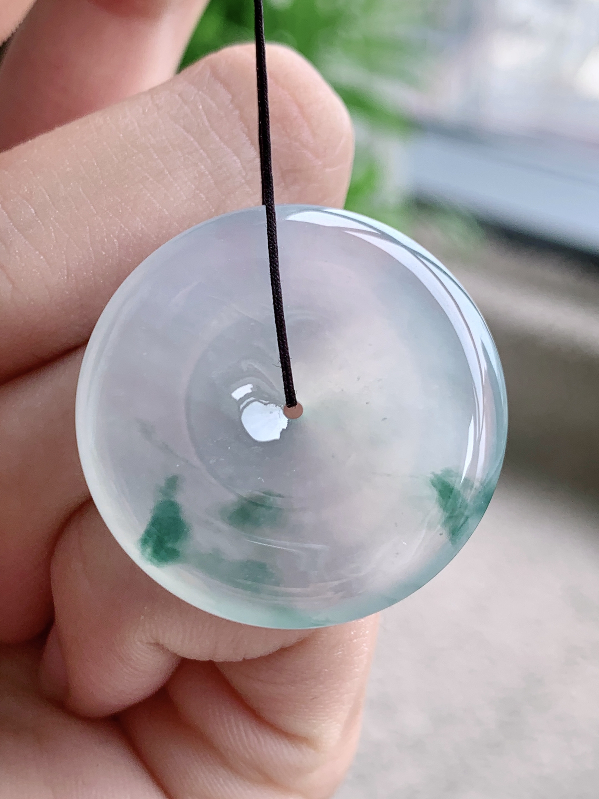 【裸石】高冰飘花平安扣吊坠  
【说明】缅料 性价比高  
【尺寸】29.8-5.6..