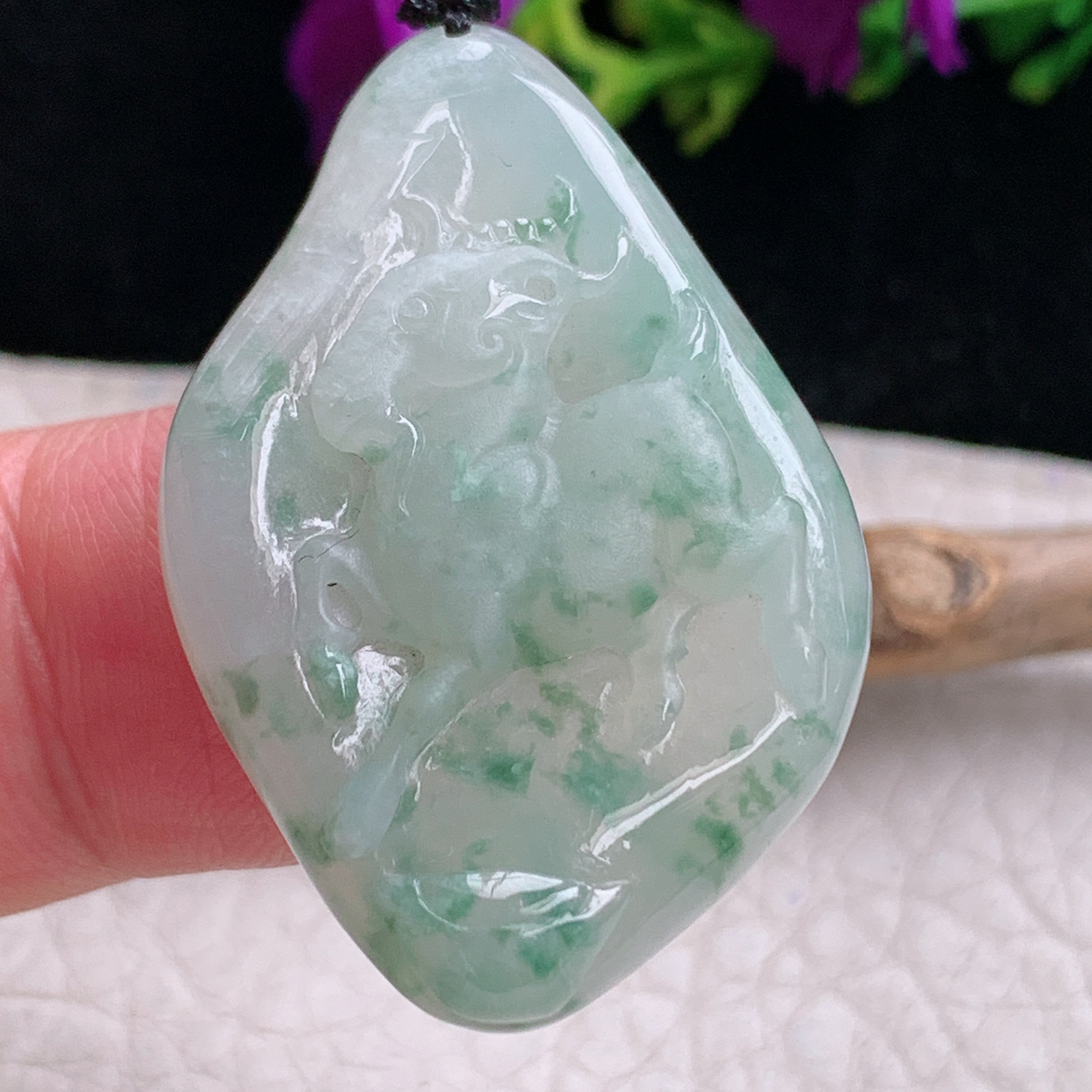 t实拍37.8*25.6*6.6缅甸翡翠A货精雕冰飘花洋洋得意 生肖羊玉吊坠 玉挂件