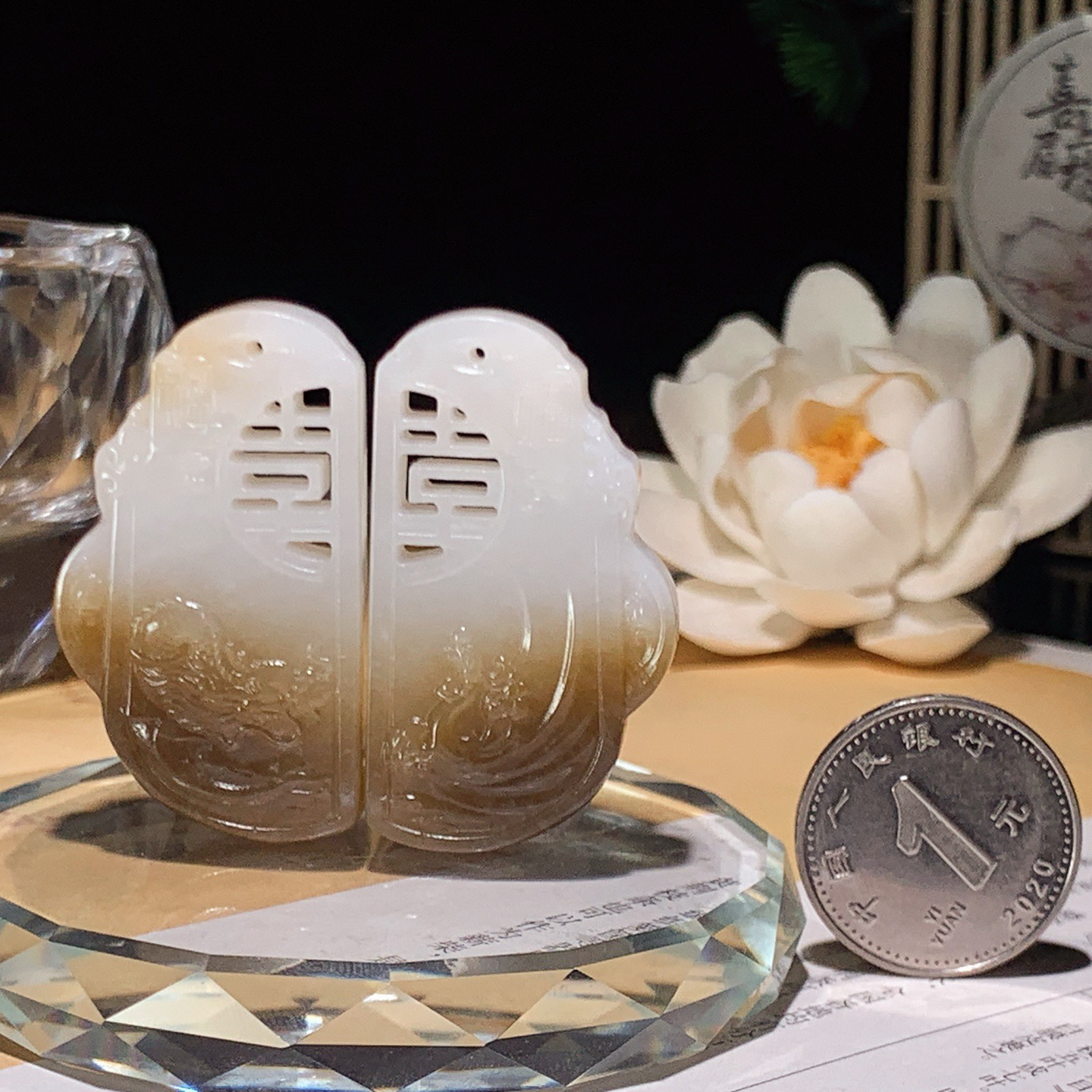 新疆和田玉且末糖仿古龙凤对挂件。尺寸41/23/6重24.5克 玉质细腻油润。手推出油。佩戴高端典雅。lt251227