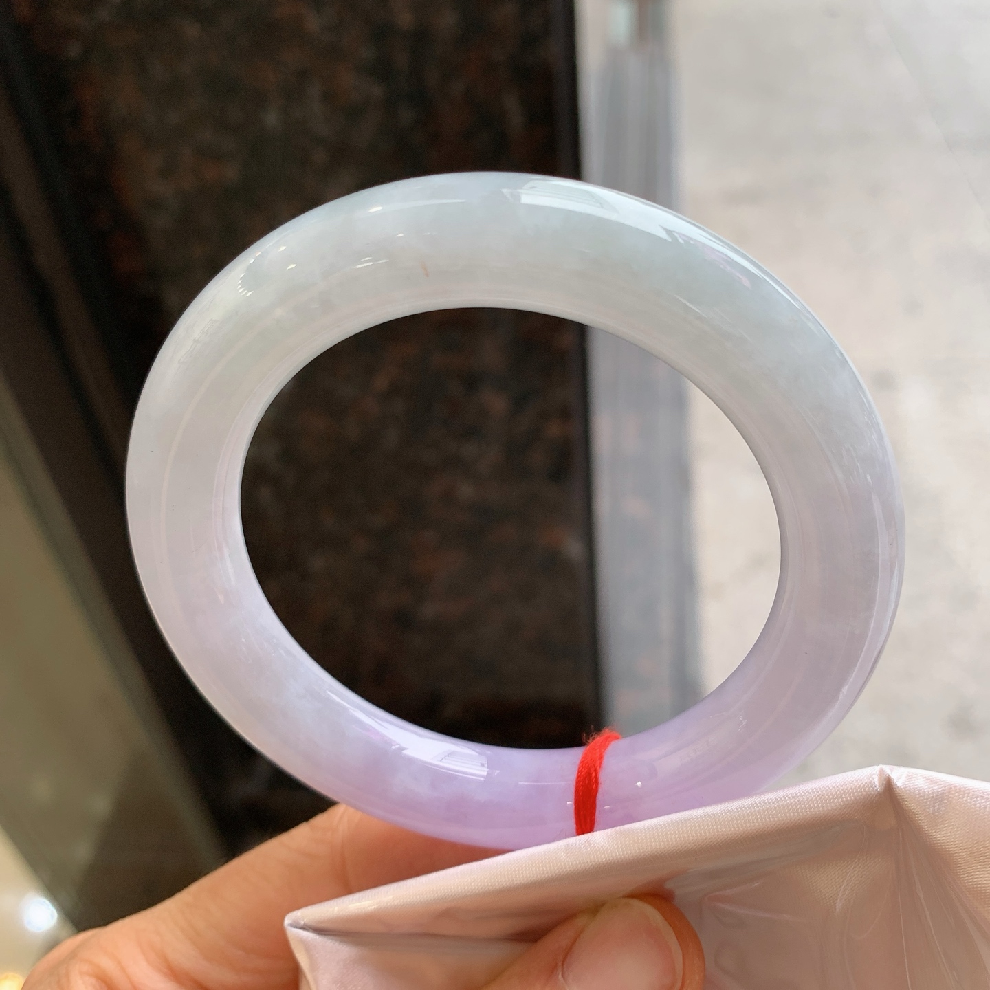 圆条粉紫，有纹、有裂，尺寸59.2/12，大圈口