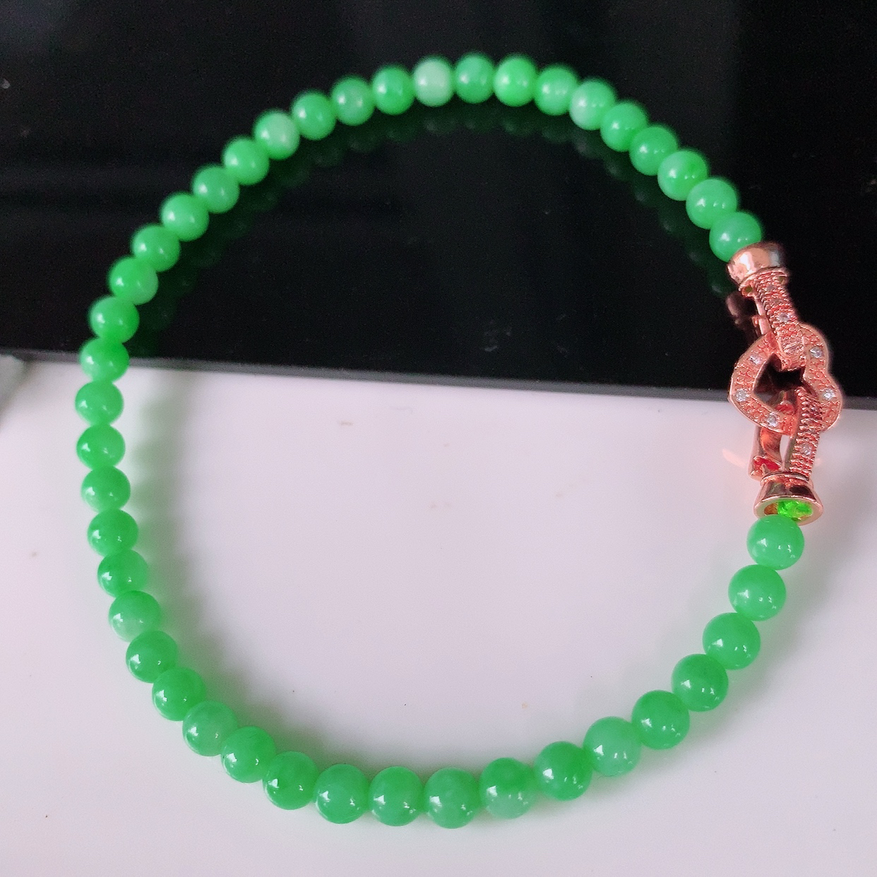 自然光实拍，冰润满绿翡翠手串手链，种老水足，冰清玉润  颜色漂亮  #005.1取一尺寸3.8mm