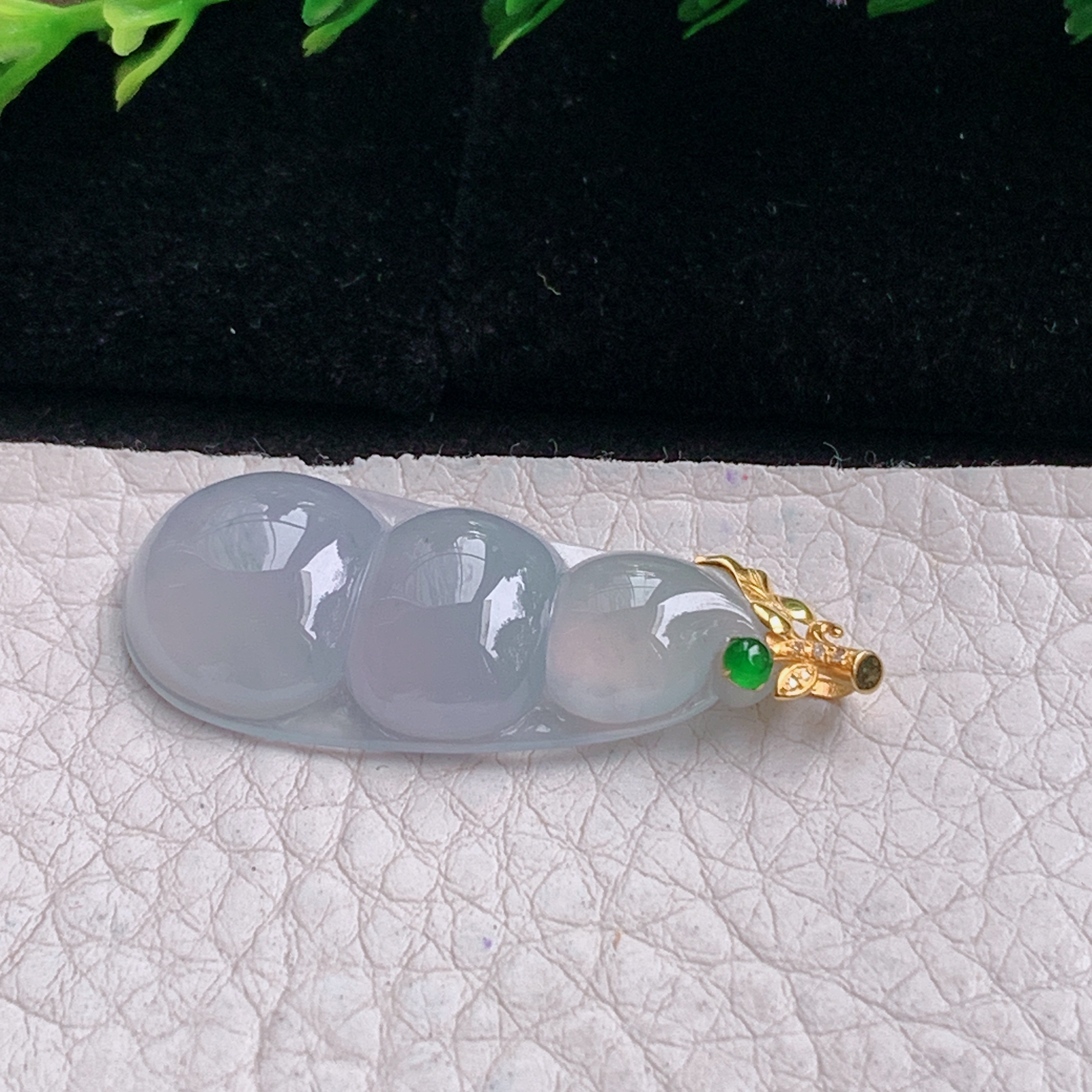 axm实拍38*15.5*5.3缅甸翡翠冰纯饱满平安豆 四季豆玉吊坠