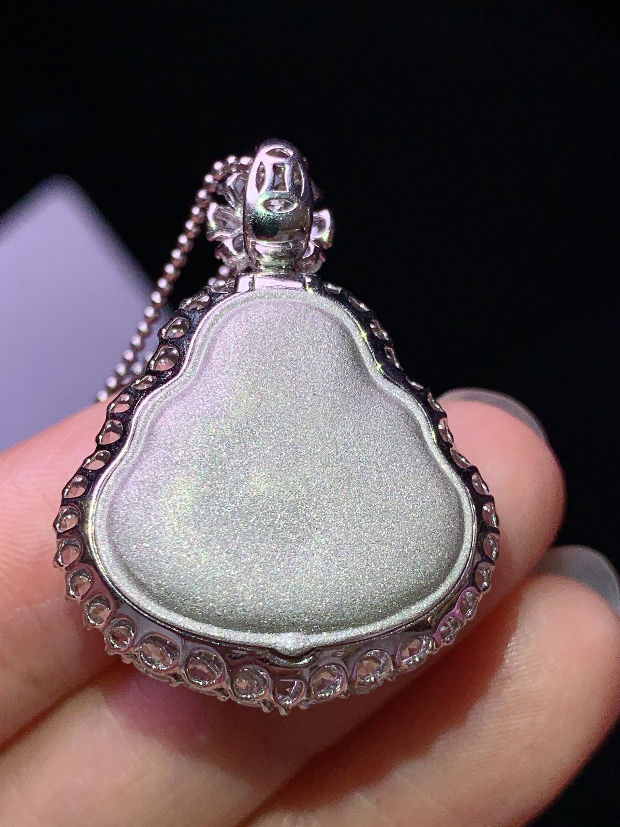 8k金钻镶嵌冰阳绿佛公吊坠 玉质细腻 色泽艳丽清新 水润亮眼 整体尺寸32.6*24.8*11.6h2