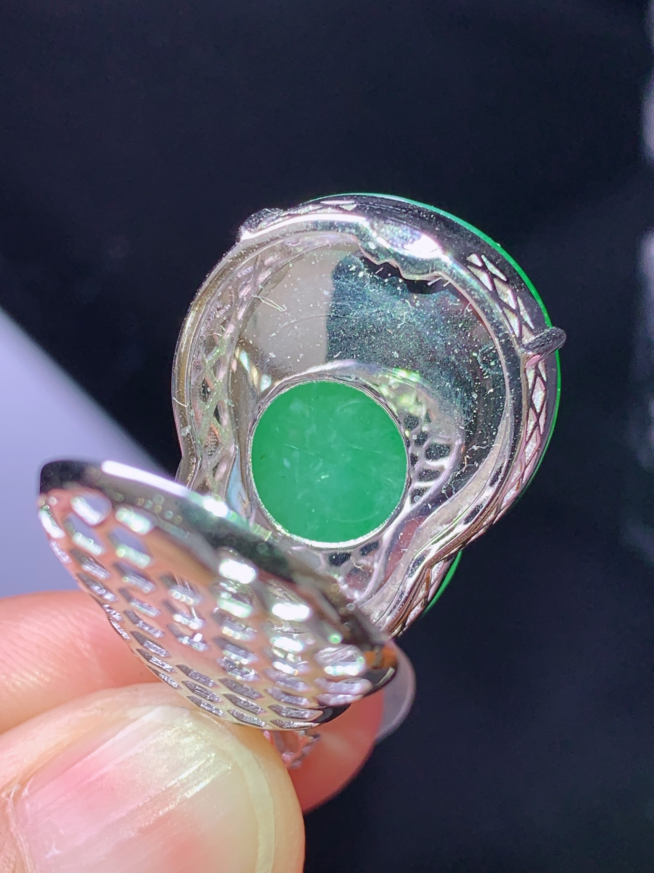 18k金钻镶嵌阳绿葫芦吊坠 玉质细腻 色泽艳丽清新 水润亮眼 整体尺寸33.8*18.8*13.2L2