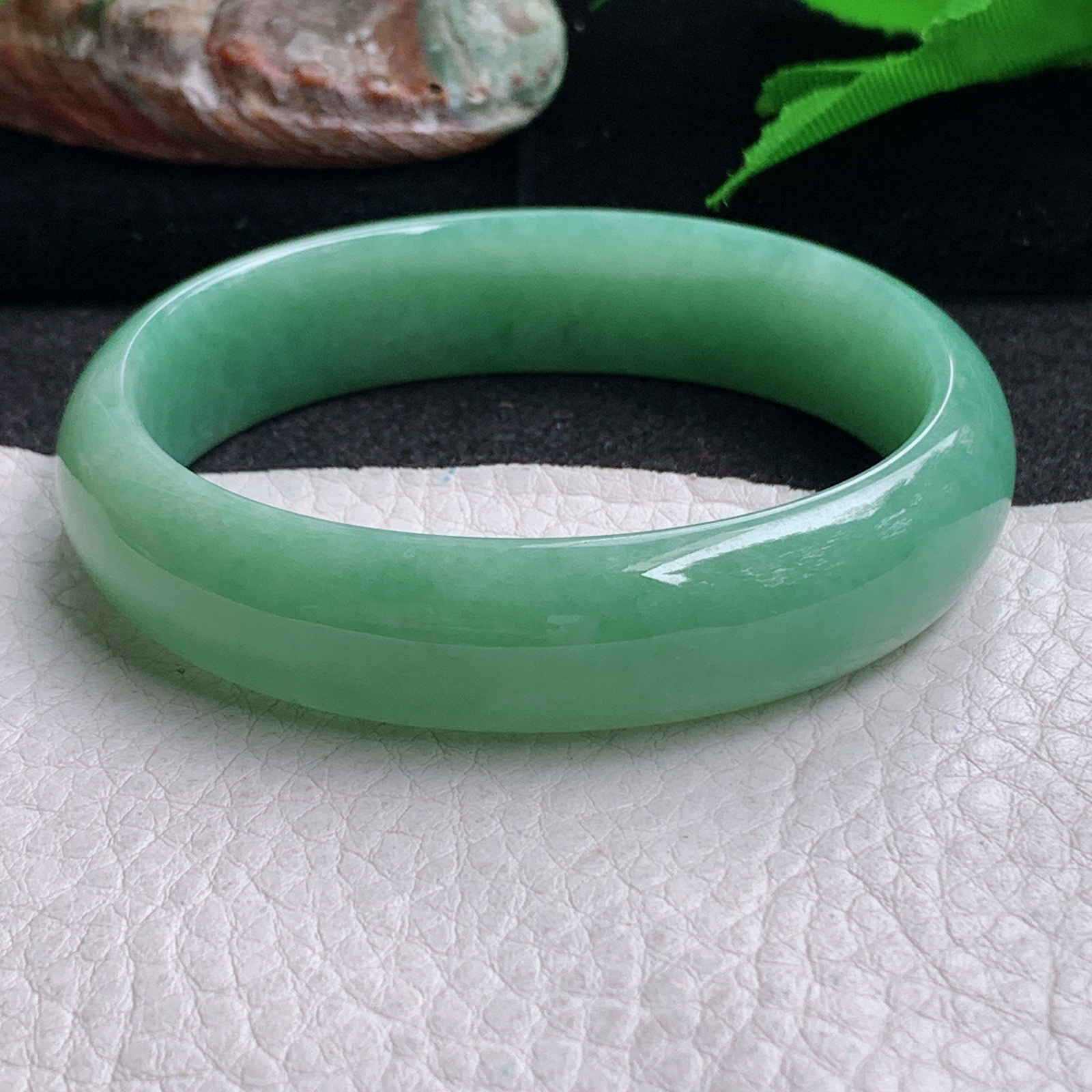 n实拍55.5*49*13.8*6.6贵妃镯 缅甸翡翠a货手镯满绿秀气蛋形玉镯子