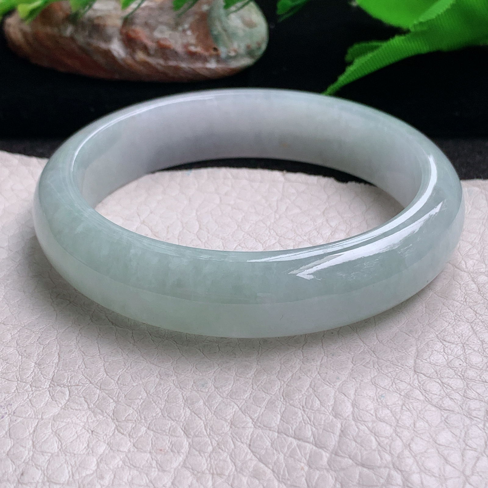 z实拍58*13.6*7.5平安镯 缅甸翡翠a货手镯清新浅绿正圈玉镯子