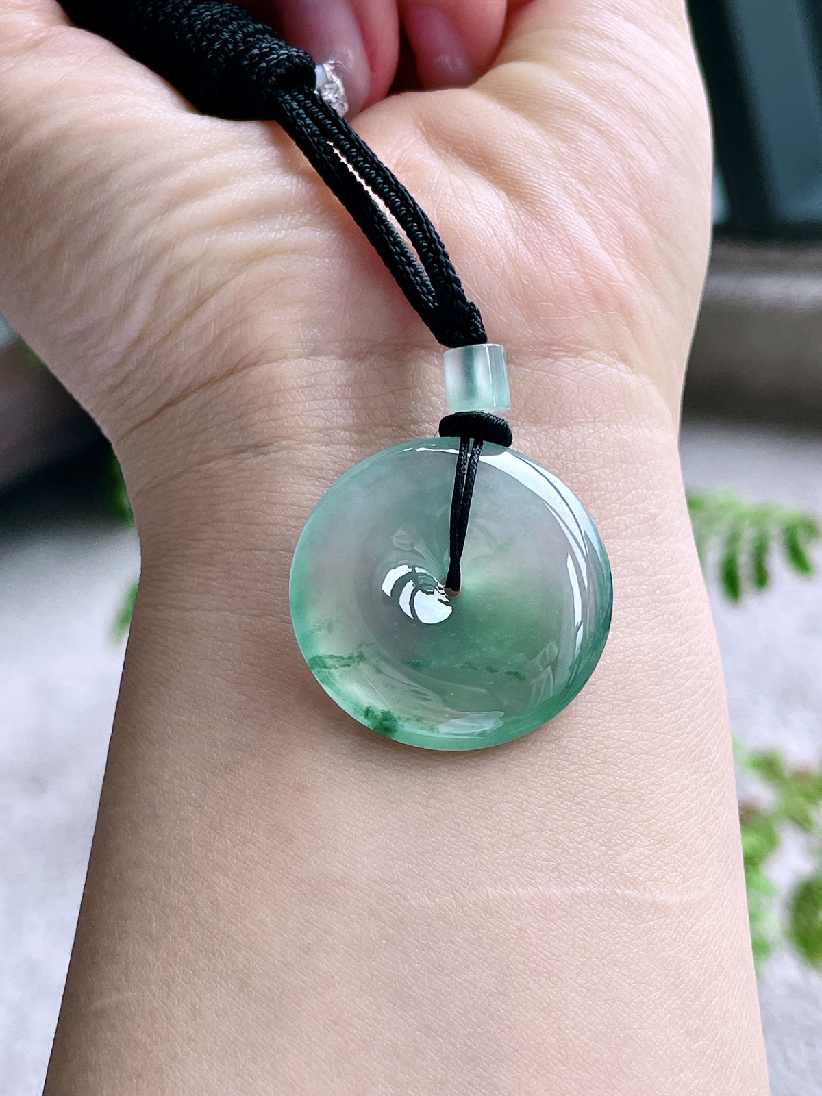 【裸石】高冰飘花平安扣吊坠
【说明】缅料 性价比高 冰润通透
【尺寸】30.3-5.8..