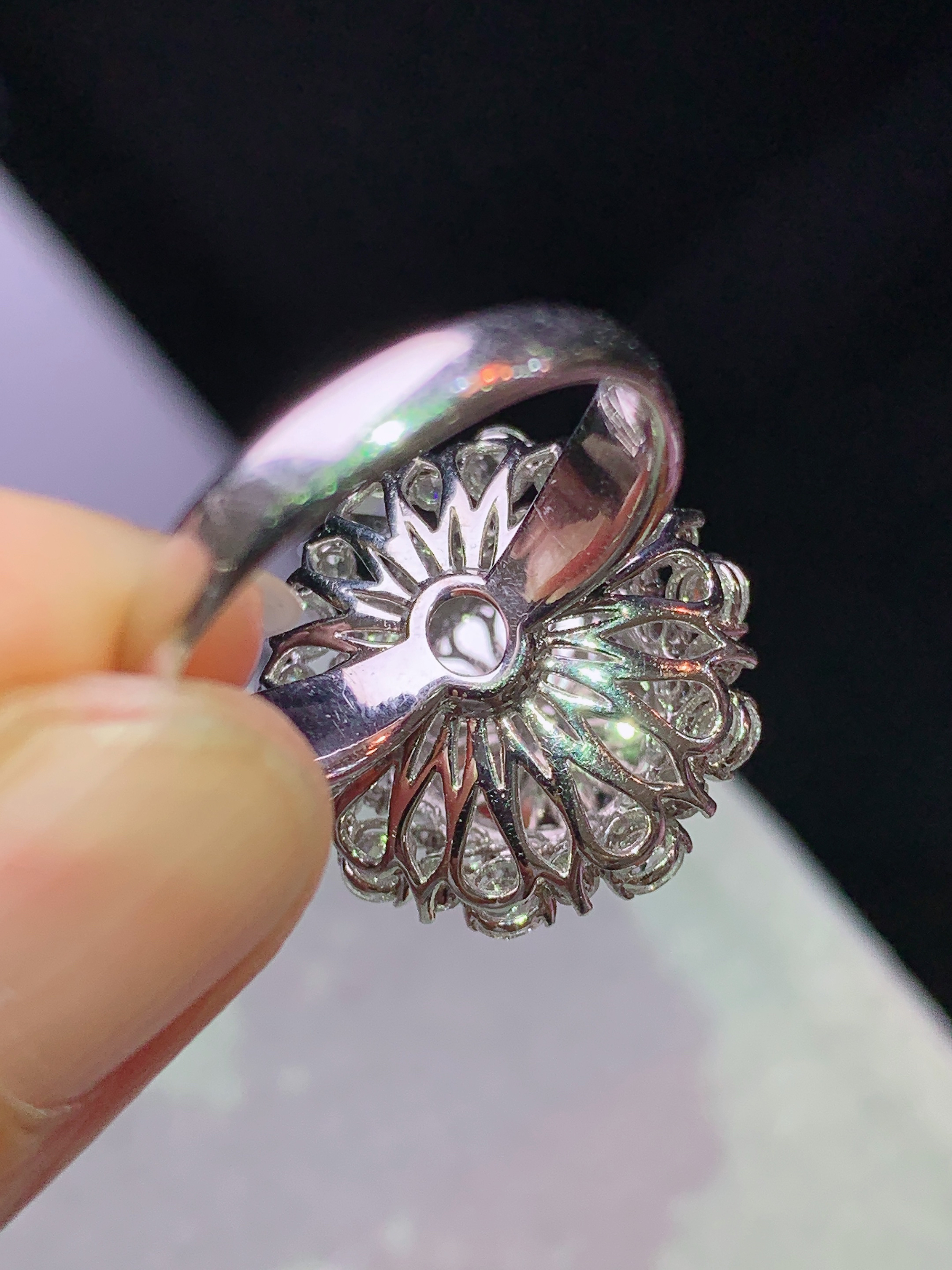 8k金钻镶嵌冰满绿蛋面戒指 玉质细腻 色泽艳丽清新 水润亮眼 圈口14.5 整体尺寸19.5*18.5*13L3