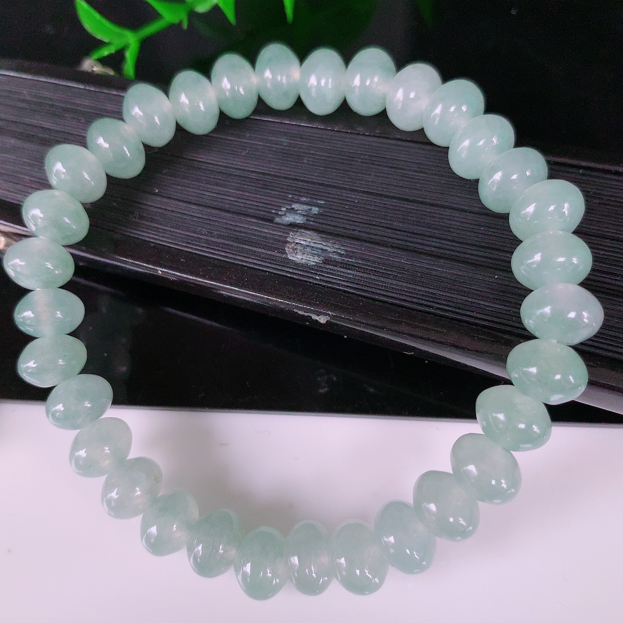 自然光实拍，冰种翡翠平安扣手串手链，种老水足，冰清玉润  颜色漂亮  #082取一尺寸7.8mm