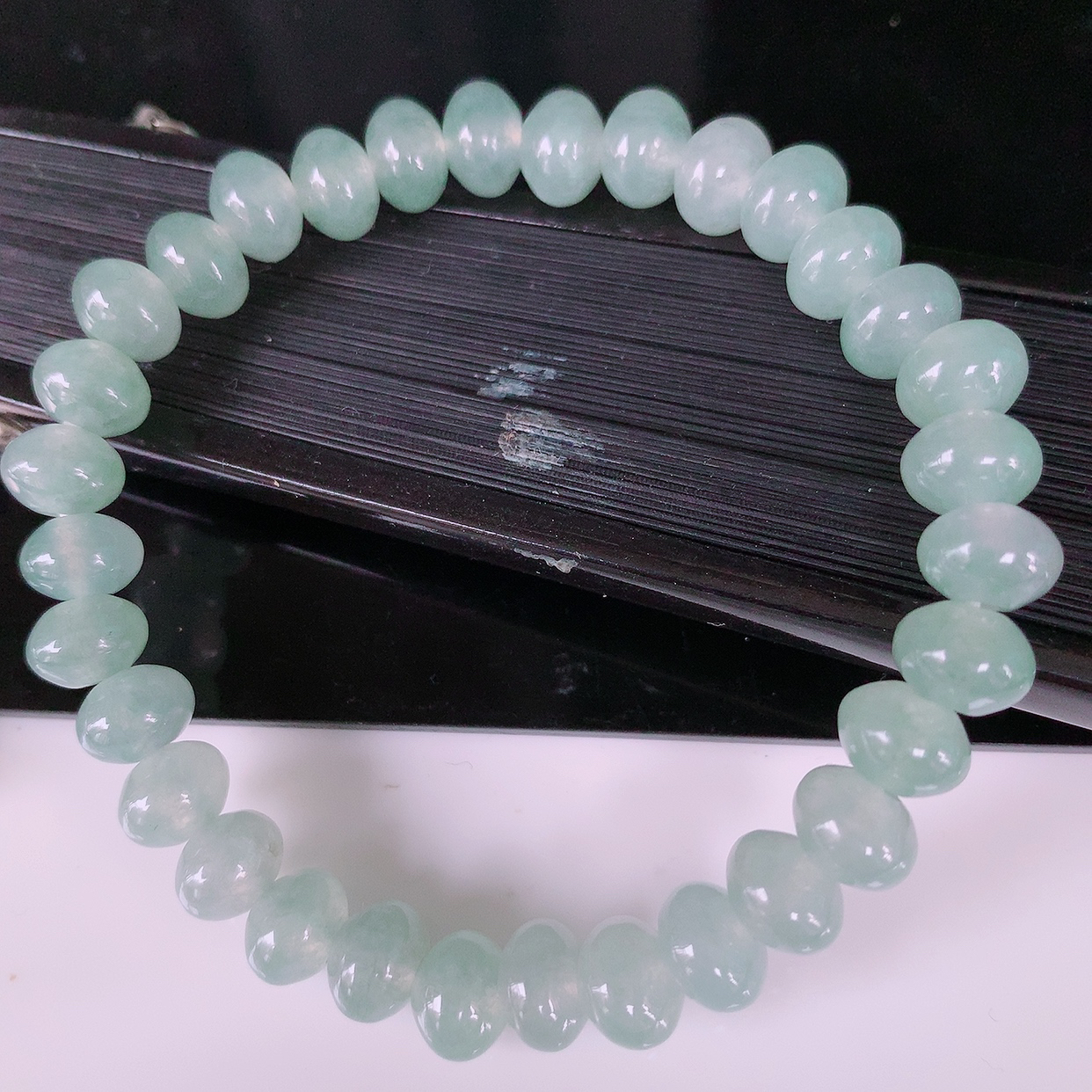 自然光实拍，冰种翡翠平安扣手串手链，种老水足，冰清玉润  颜色漂亮  #082取一尺寸7.8mm