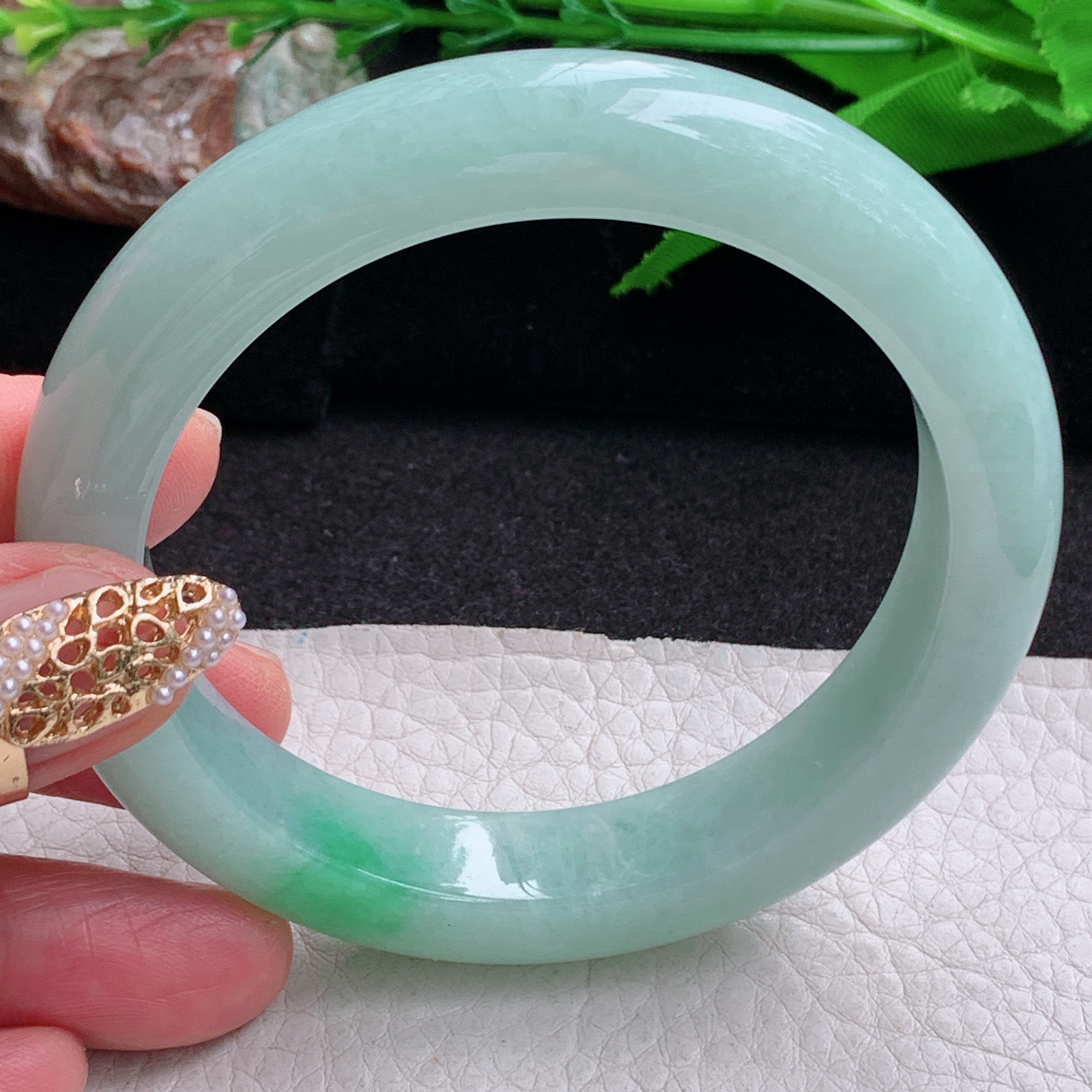 yh白底青58*13.3*7.3平安镯 缅甸翡翠a货手镯飘绿正圈玉镯子